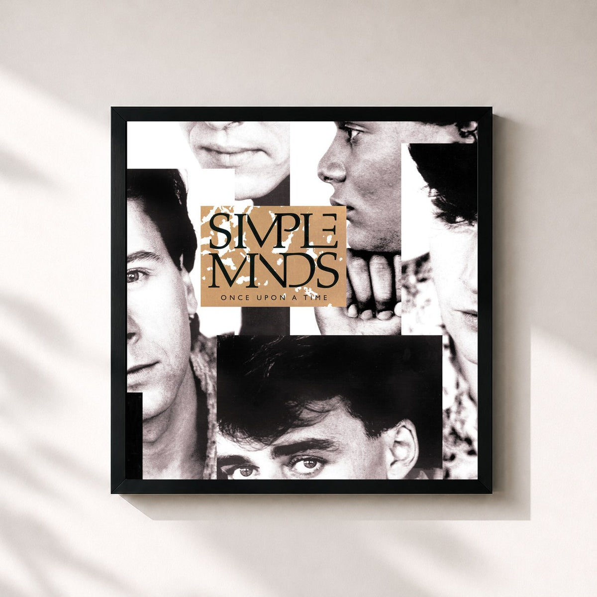 #noir Once Upon A Time (Super Deluxe) di Simple Minds in stampa quadrata incorniciata, cornice nera 32x32 cm