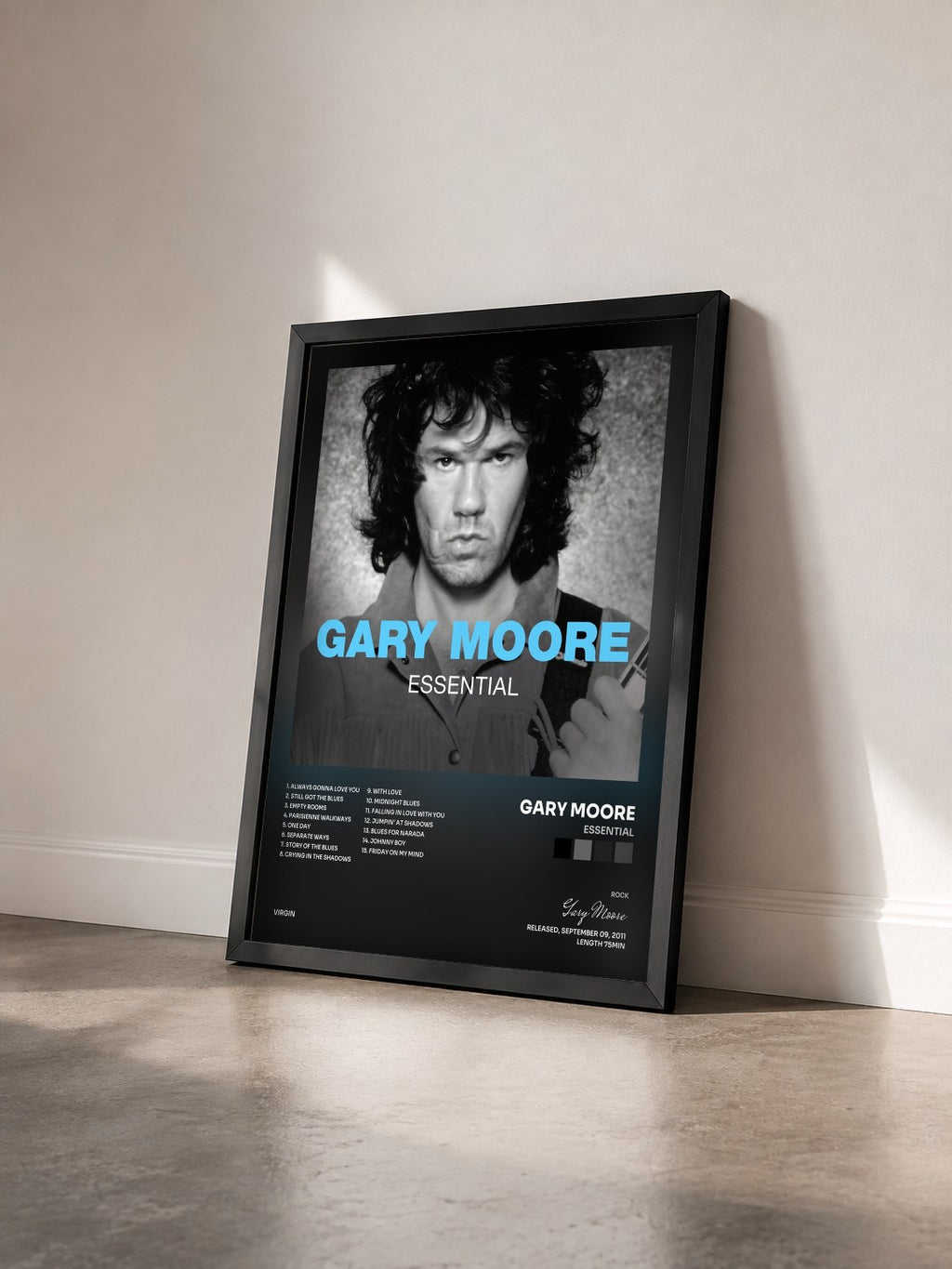 #noir Essential von Gary Moore als gerahmter Kunstdruck von schräg gesehen, schwarzer Rahmen