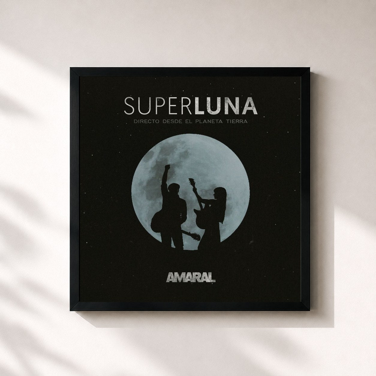 #noir Tableau carré de l'album SUPERLUNA, DIRECTO DESDE EL PLANETA TIERRA de Amaral, cadre noir 32x32 cm