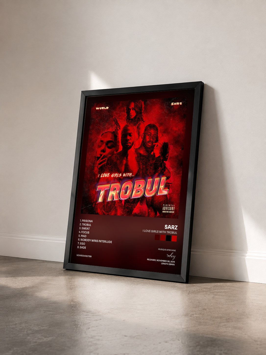 #noir Tableau de l'album I LOVE GIRLS WITH TROBUL de Sarz vu de trois quarts, cadre noir