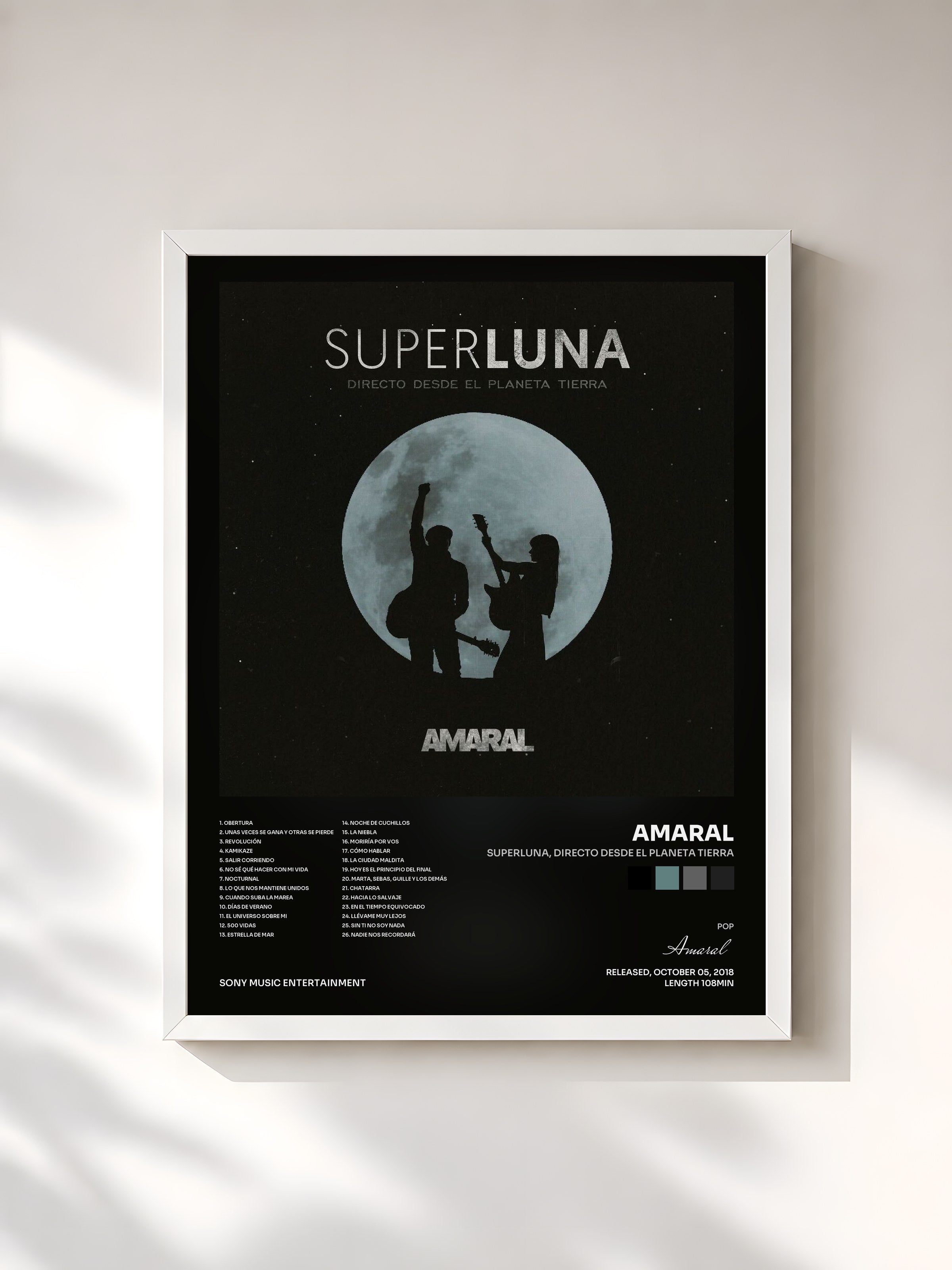 #blanc Tableau de l'album SUPERLUNA, DIRECTO DESDE EL PLANETA TIERRA de Amaral, cadre blanc, imprimé et encadré en France