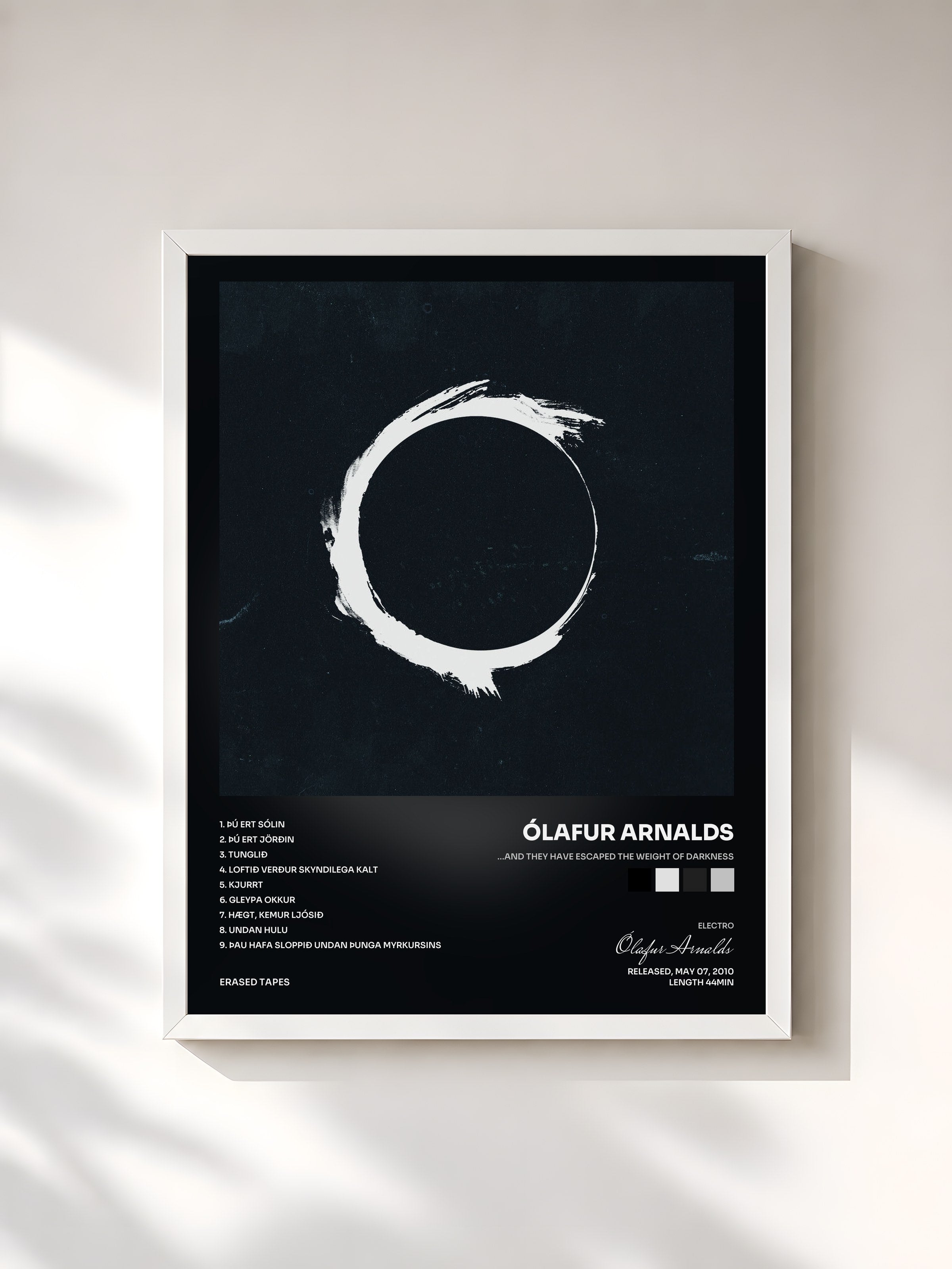 #blanc Tableau de l'album …And They Have Escaped the Weight of Darkness de Ólafur Arnalds, cadre blanc, imprimé et encadré en France