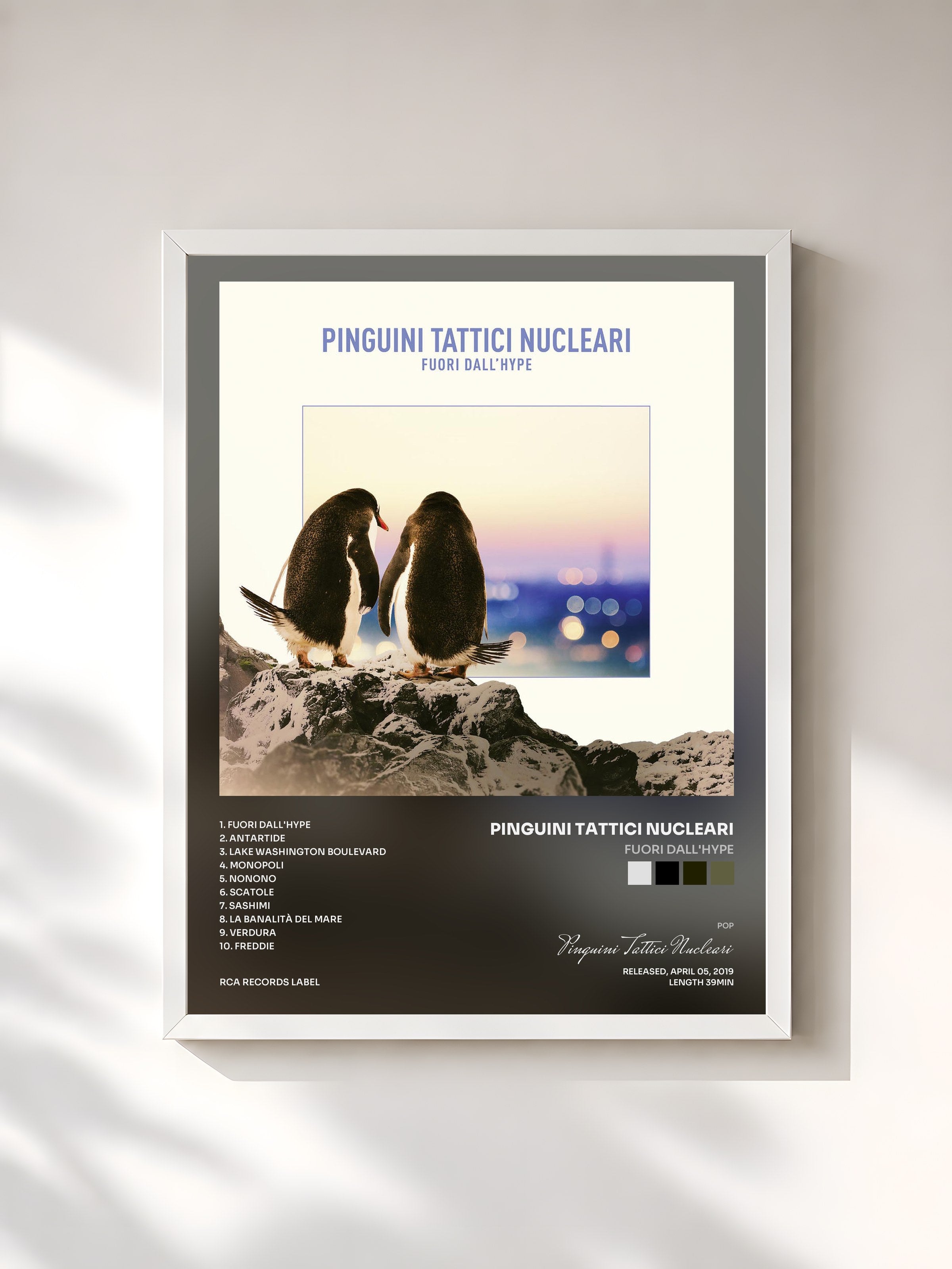 #blanc Tableau de l'album Fuori dall'Hype de Pinguini Tattici Nucleari, cadre blanc, imprimé et encadré en France