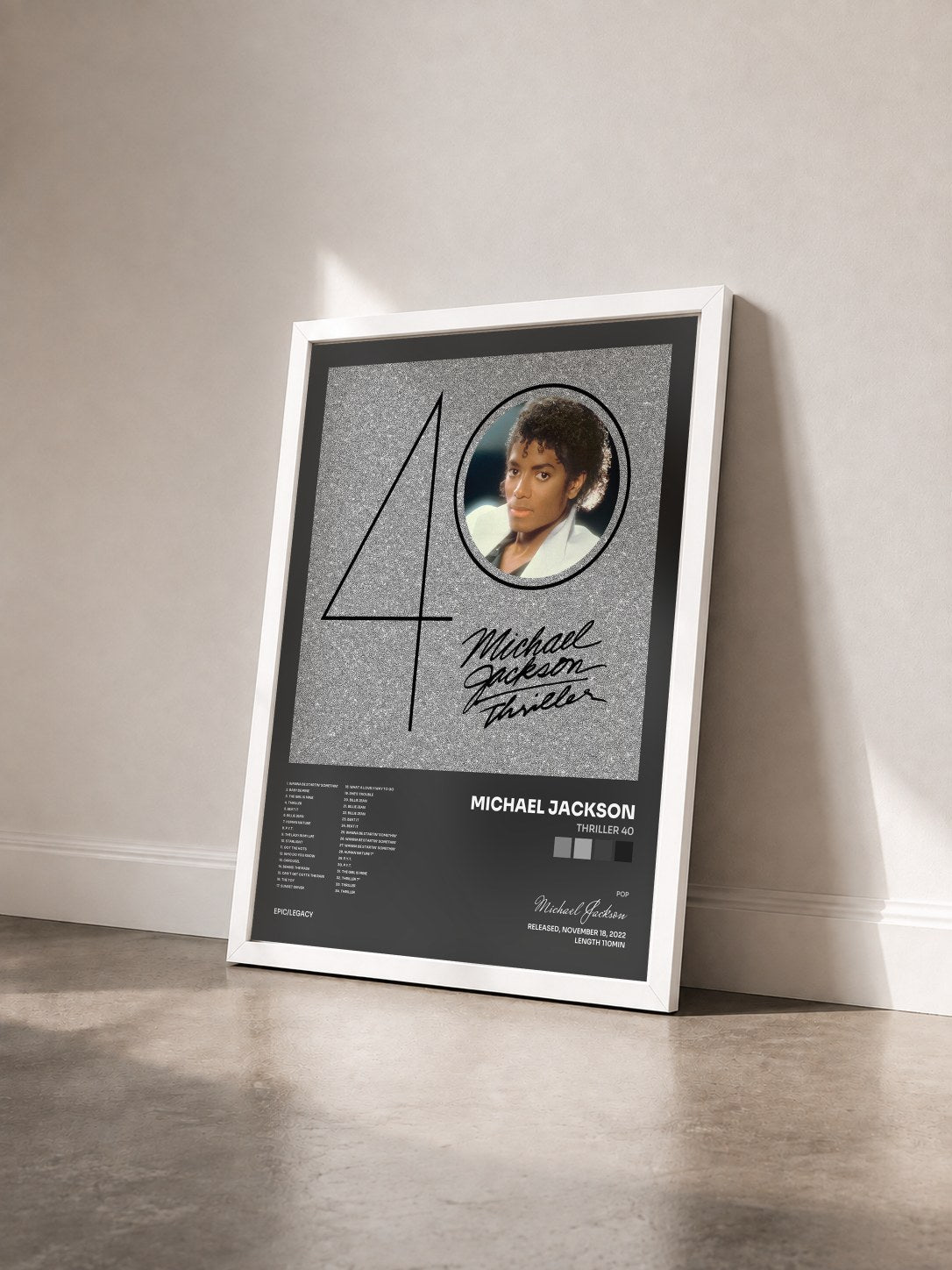 #blanc Tableau de l'album Thriller 40 de Michael Jackson vu de trois quarts, cadre blanc