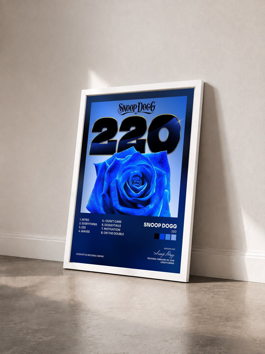 #blanc Tableau de l'album 220 de Snoop Dogg vu de trois quarts, cadre blanc