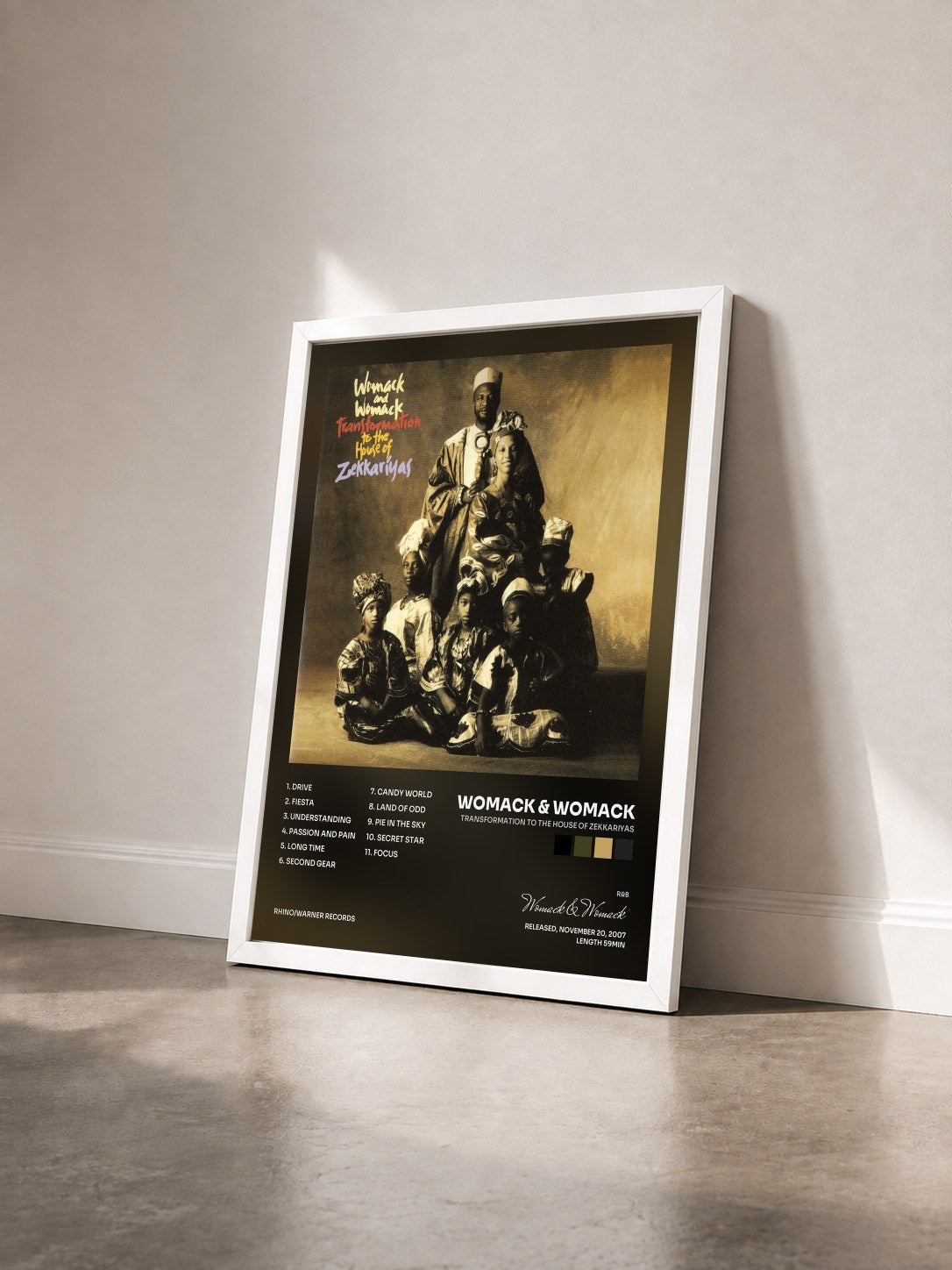 #blanc Tableau de l'album Transformation to the House of Zekkariyas de Womack & Womack vu de trois quarts, cadre blanc