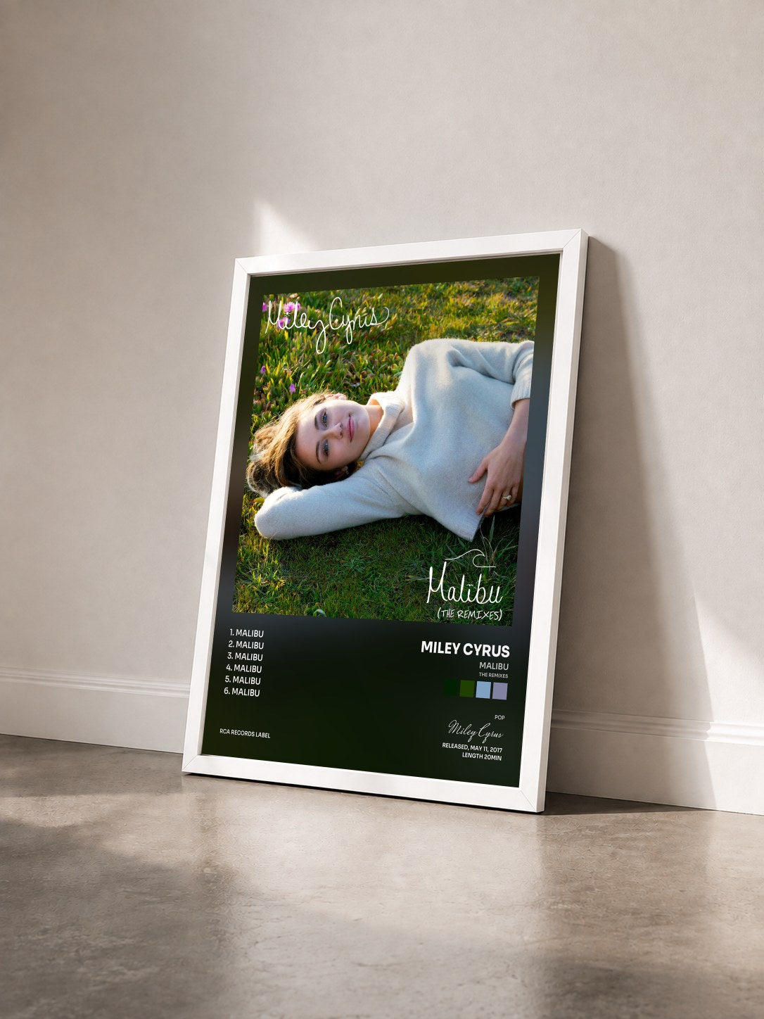 #blanc Tableau de l'album Malibu (The Remixes) de Miley Cyrus vu de trois quarts, cadre blanc