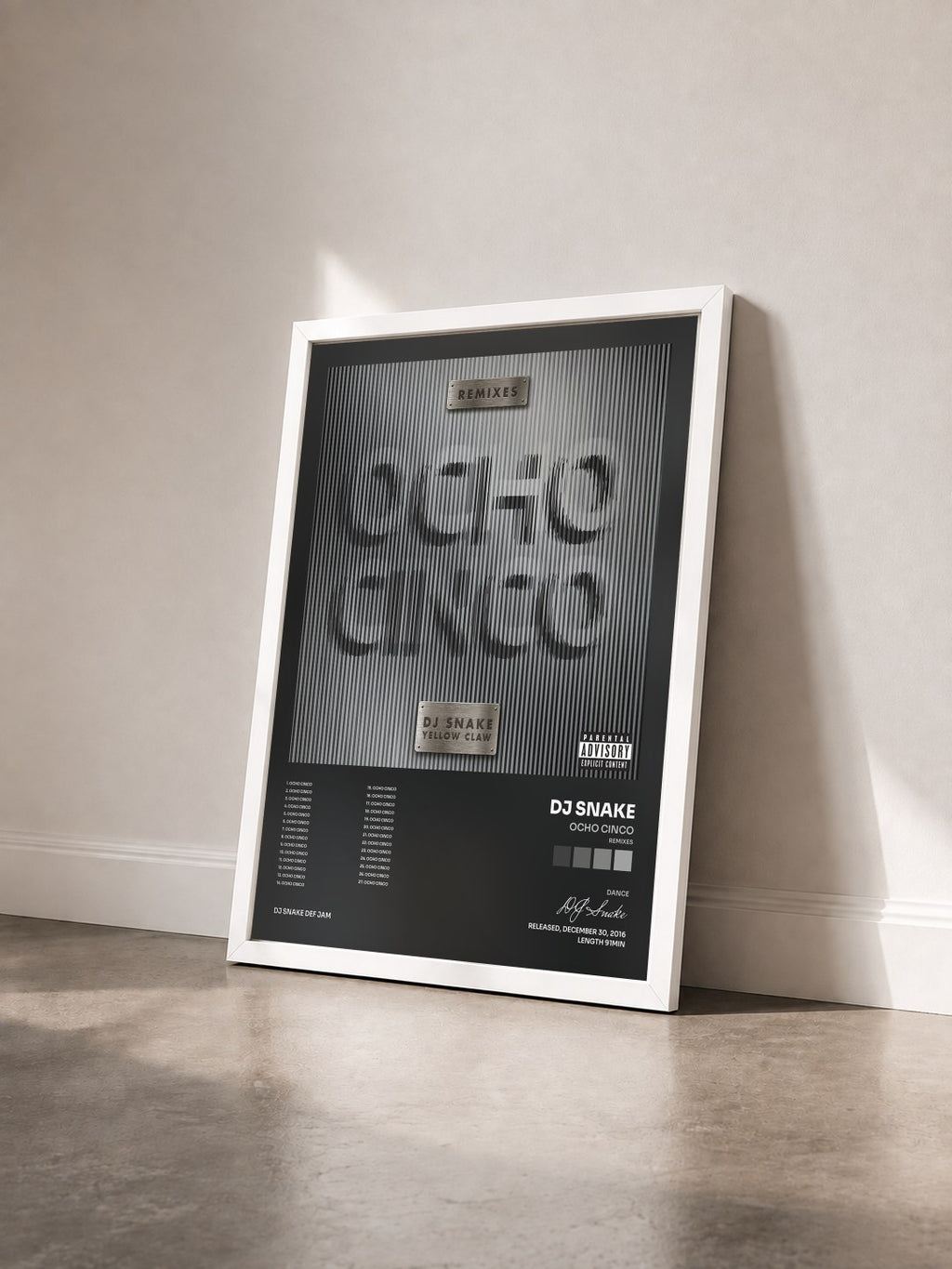#blanc Tableau de l'album Ocho Cinco (Remixes) de DJ Snake vu de trois quarts, cadre blanc