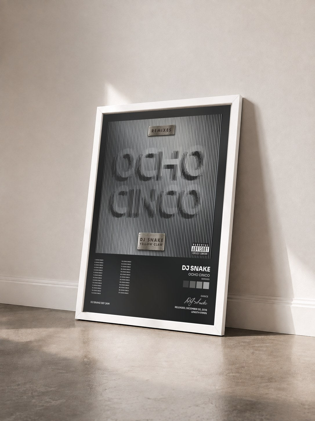 #blanc Tableau de l'album Ocho Cinco (Remixes) de DJ Snake vu de trois quarts, cadre blanc