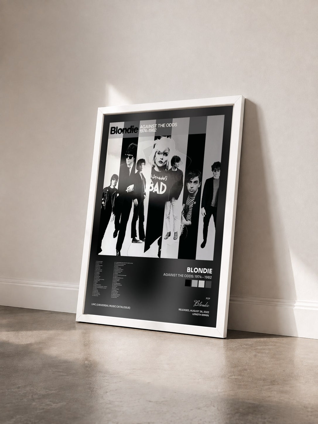 #blanc Tableau de l'album Against The Odds: 1974 - 1982 de Blondie vu de trois quarts, cadre blanc