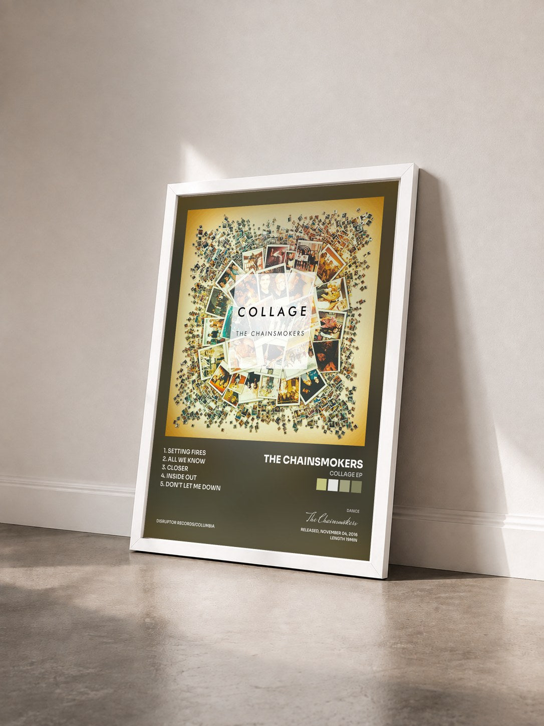 #blanc Tableau de l'album Collage EP de The Chainsmokers vu de trois quarts, cadre blanc