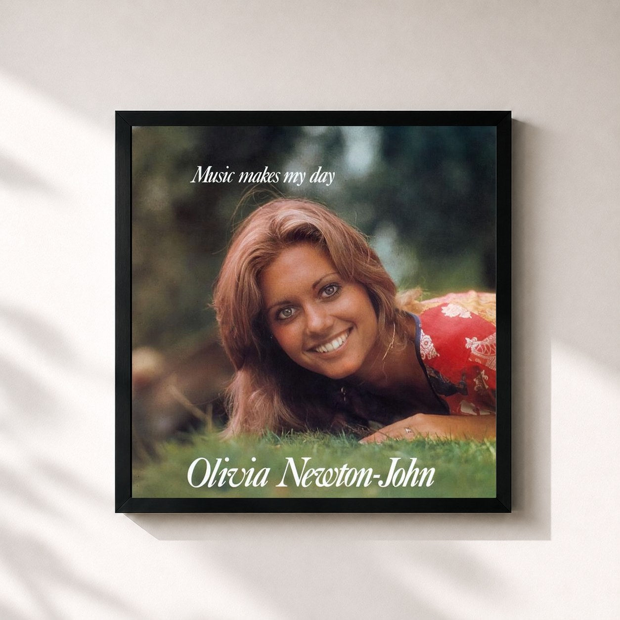 #noir Tableau carré de l'album Music Makes My Day de Olivia Newton-John, cadre noir 32x32 cm