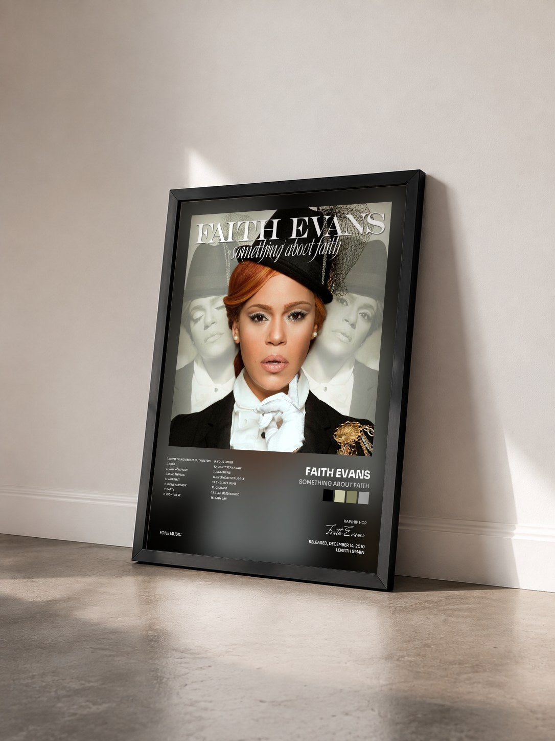 #noir Tableau de l'album Something About Faith de Faith Evans vu de trois quarts, cadre noir