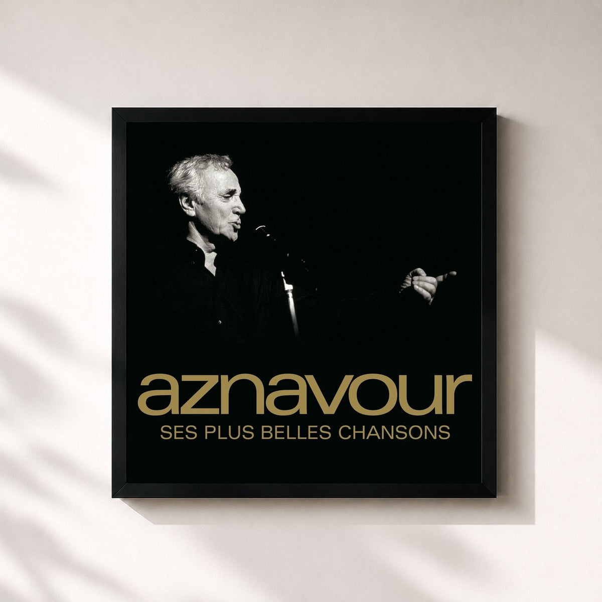 #noir Tableau carré de l'album Ses plus belles chansons de Charles Aznavour, cadre noir 32x32 cm