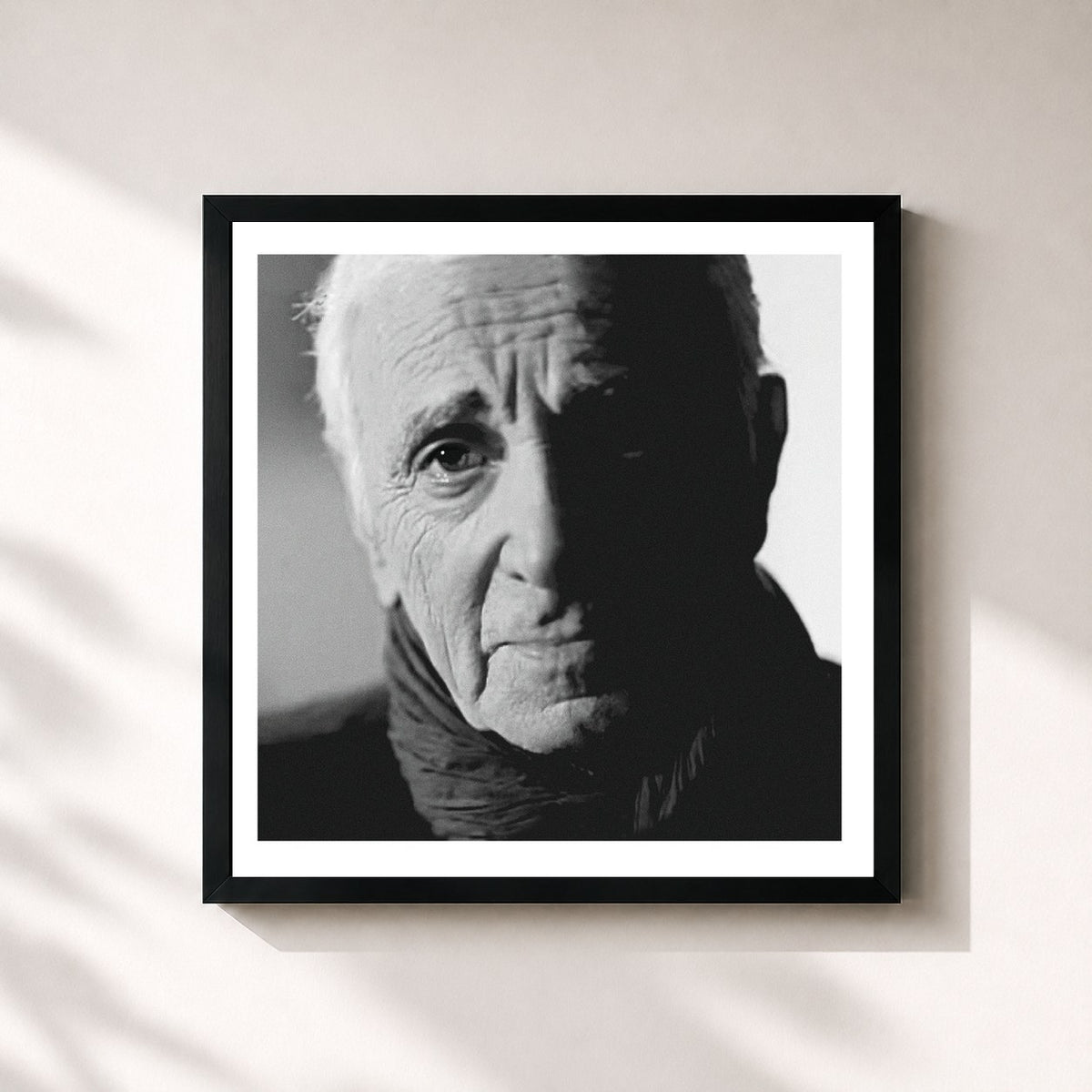 #noir Tableau carré de l'album Encores de Charles Aznavour, cadre noir 32x32 cm