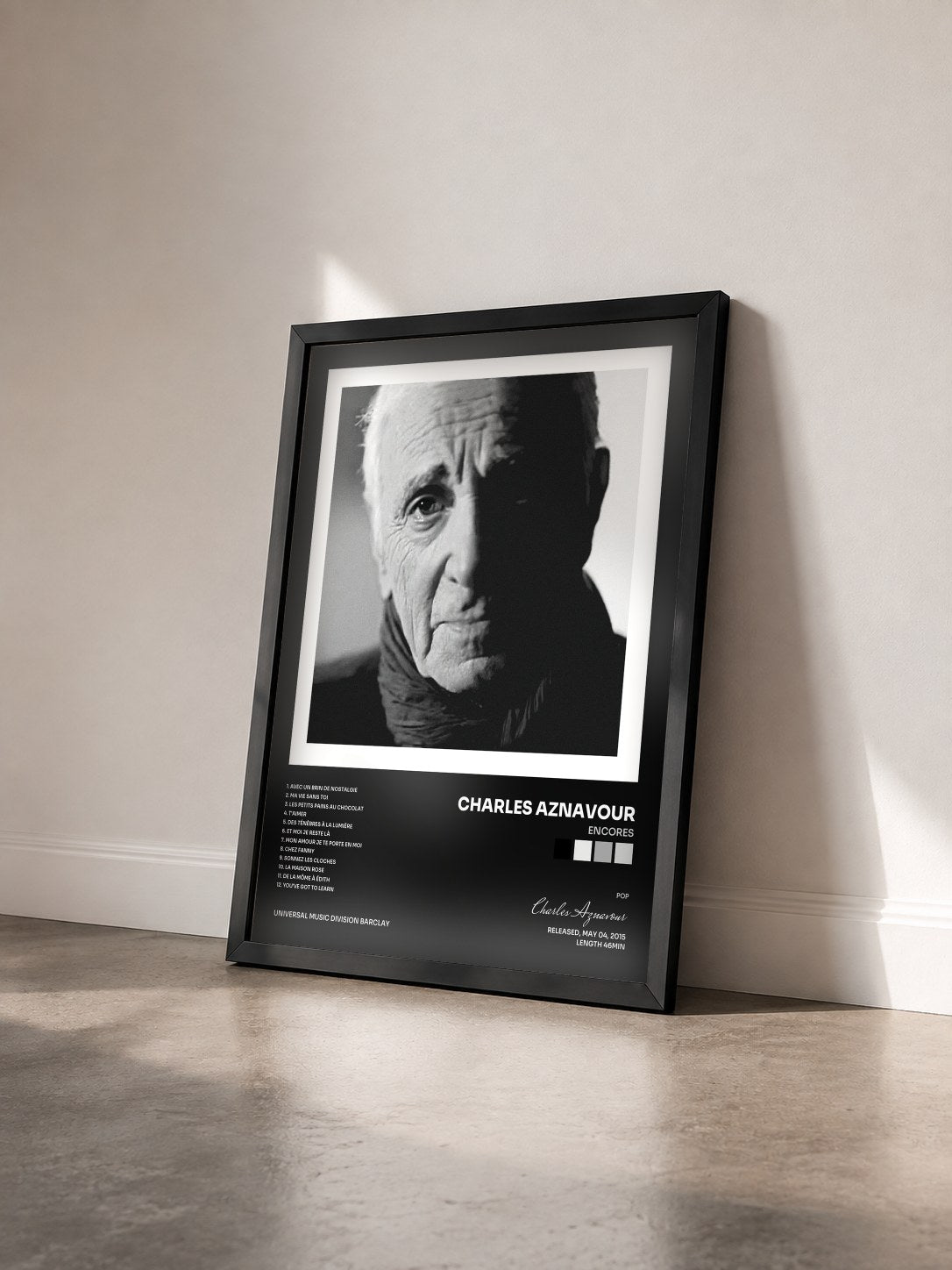 #noir Tableau de l'album Encores de Charles Aznavour vu de trois quarts, cadre noir
