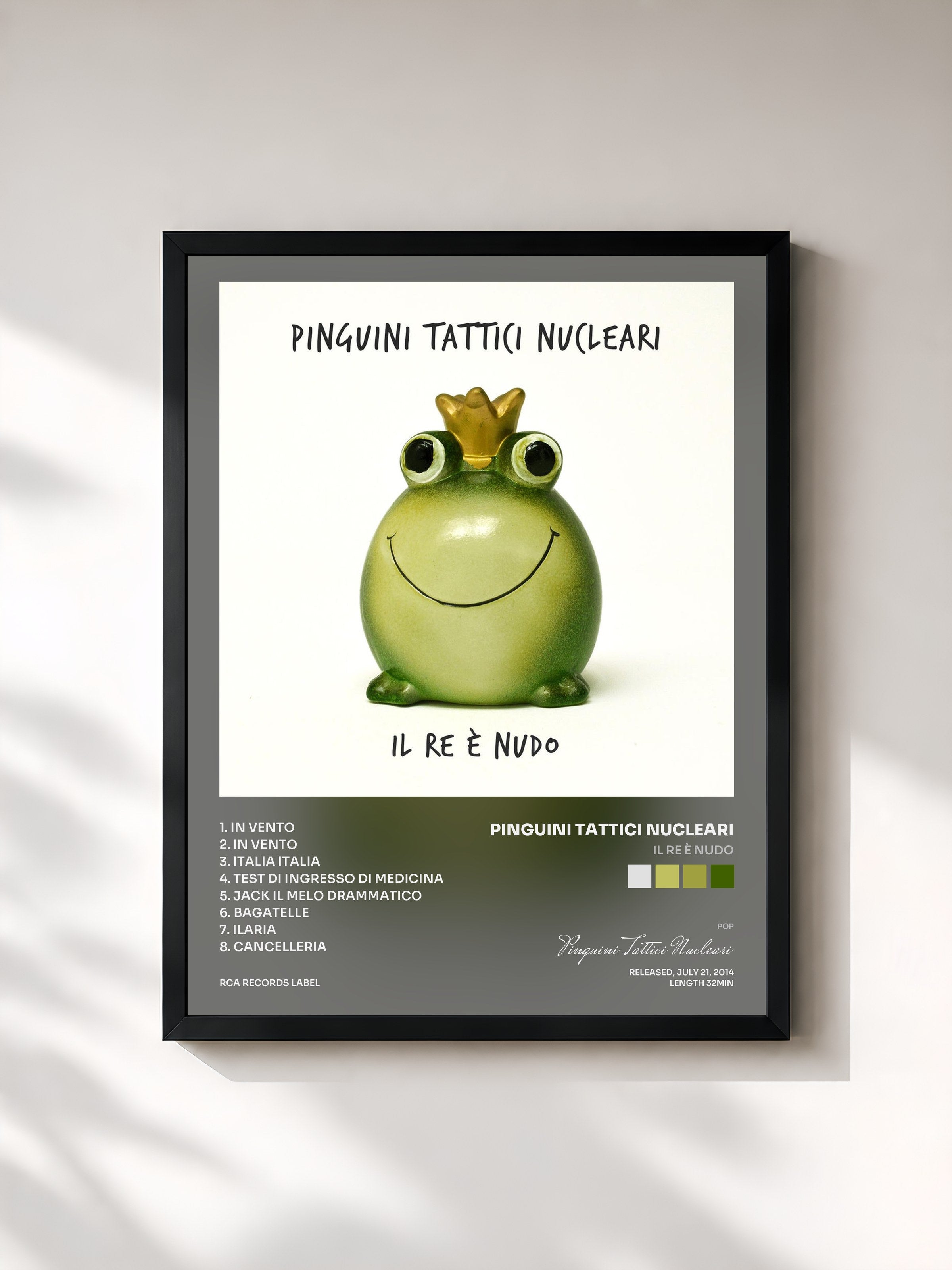 #noir Tableau de l'album Il Re è nudo de Pinguini Tattici Nucleari, cadre noir, imprimé et encadré en France