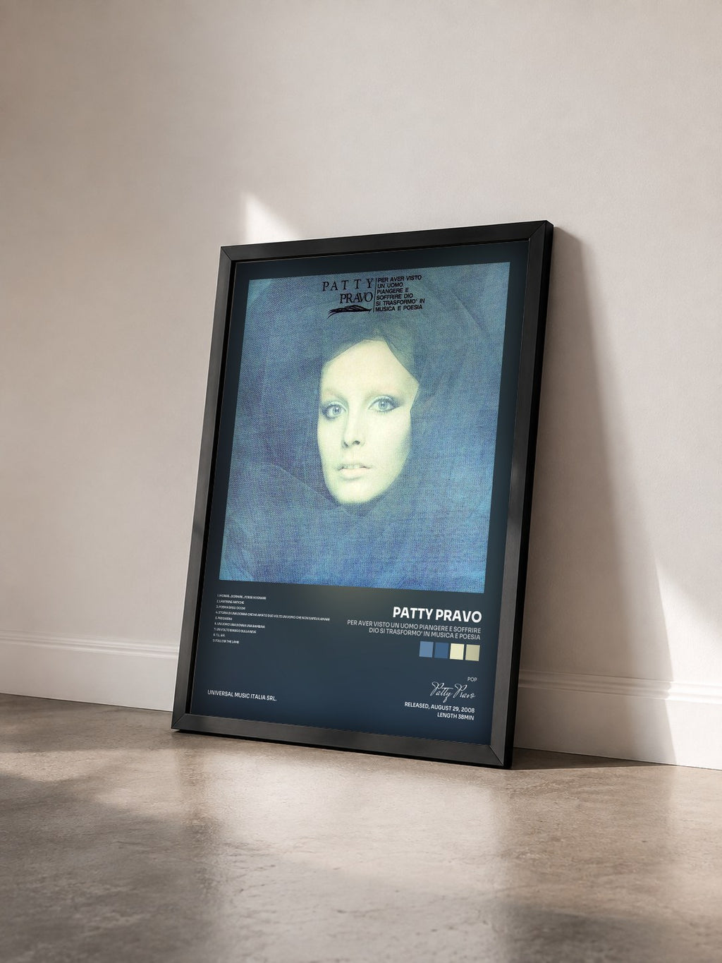 #noir Per Aver Visto Un Uomo Piangere E Soffrire Dio Si Trasformo' In Musica E Poesia di Patty Pravo in stampa incorniciata vista di tre quarti, cornice nera