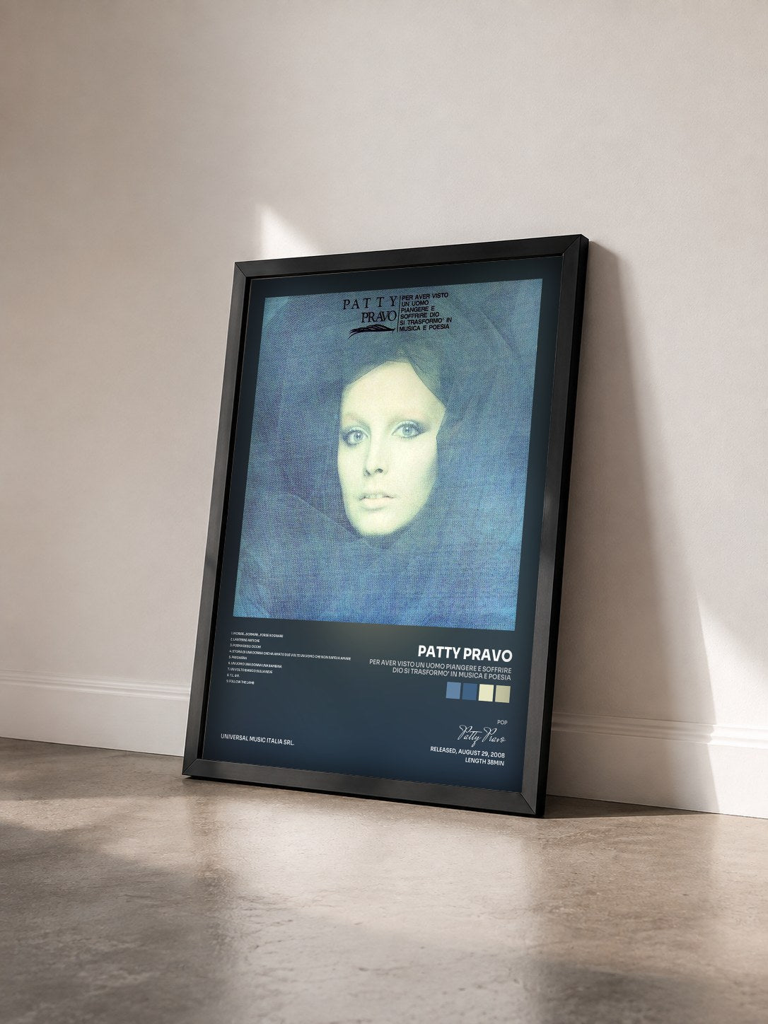 #noir Tableau de l'album Per Aver Visto Un Uomo Piangere E Soffrire Dio Si Trasformo' In Musica E Poesia de Patty Pravo vu de trois quarts, cadre noir