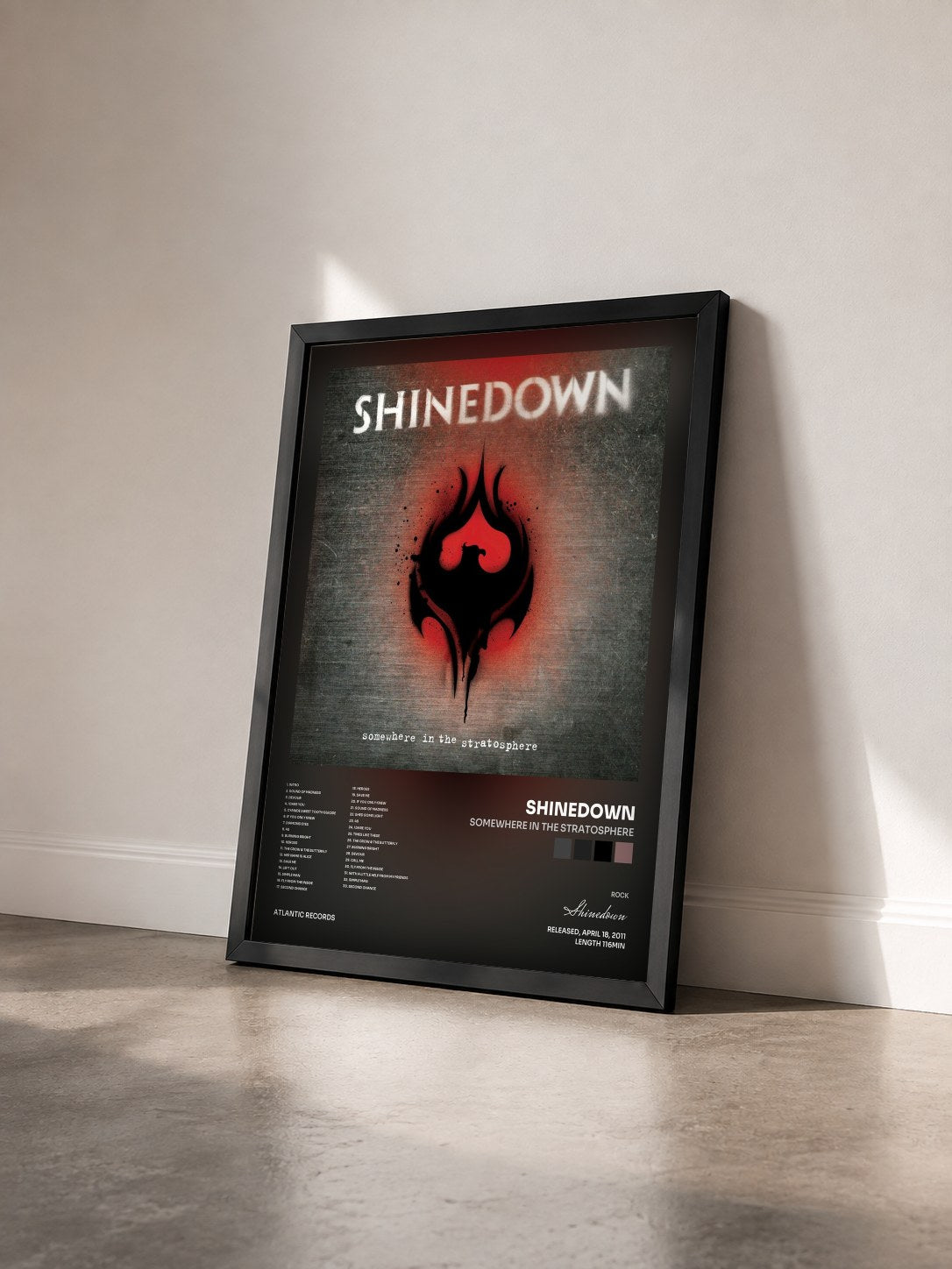 #noir Somewhere in the Stratosphere von Shinedown als gerahmter Kunstdruck von schräg gesehen, schwarzer Rahmen