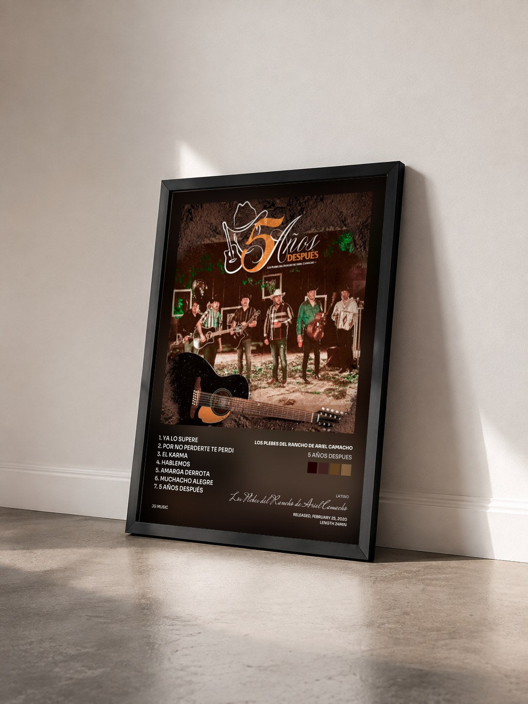 #noir Tableau de l'album 5 Años Despues de Los Plebes del Rancho de Ariel Camacho vu de trois quarts, cadre noir