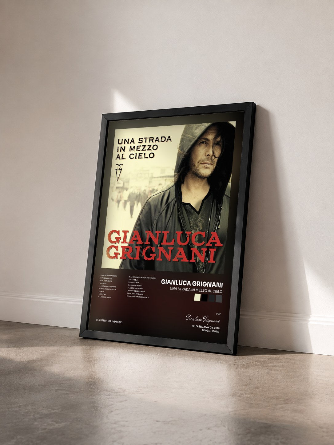 #noir Tableau de l'album Una strada in mezzo al cielo de Gianluca Grignani vu de trois quarts, cadre noir