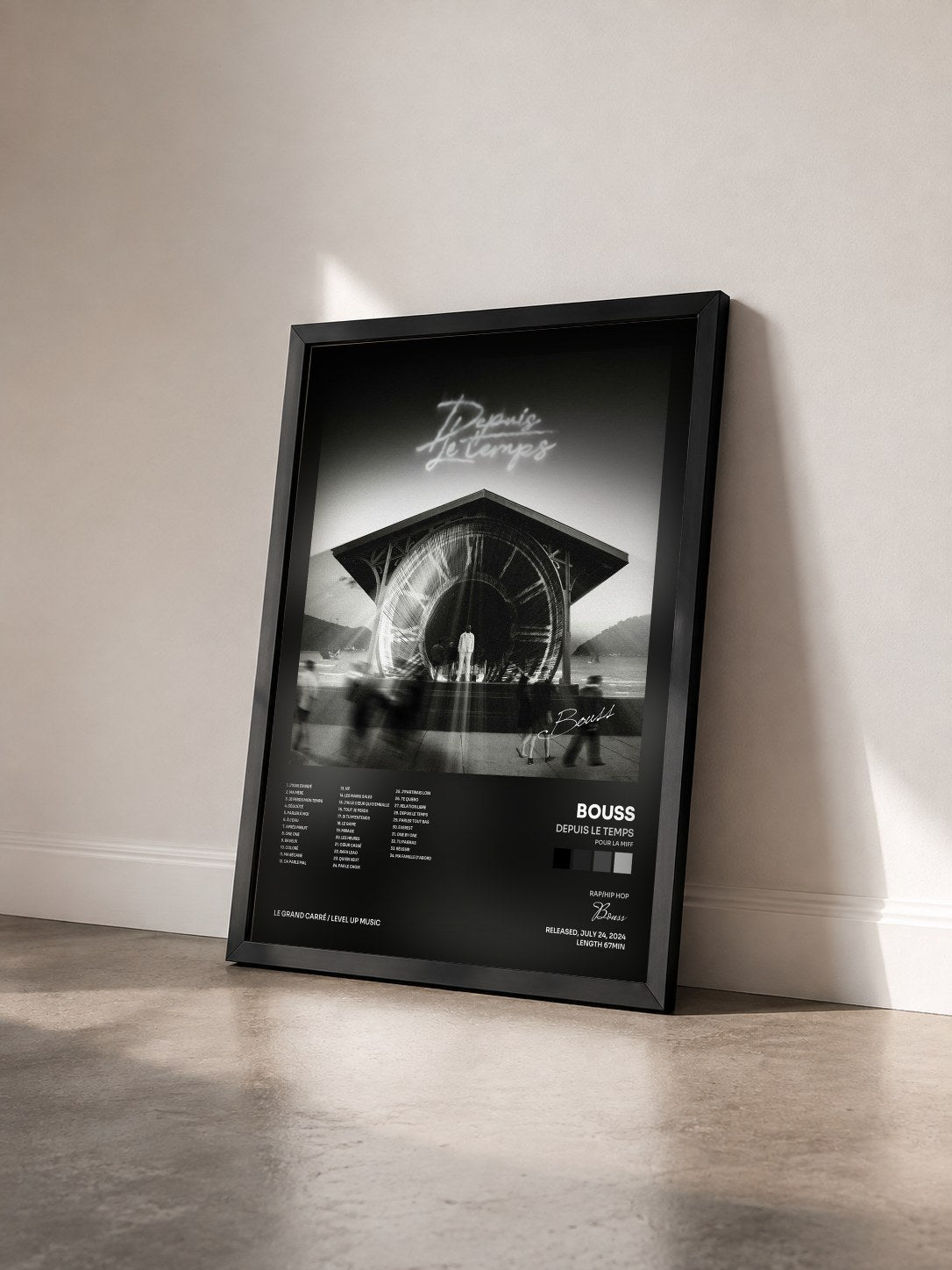 #noir Tableau de l'album Depuis le temps (Pour la miff) de Bouss vu de trois quarts, cadre noir