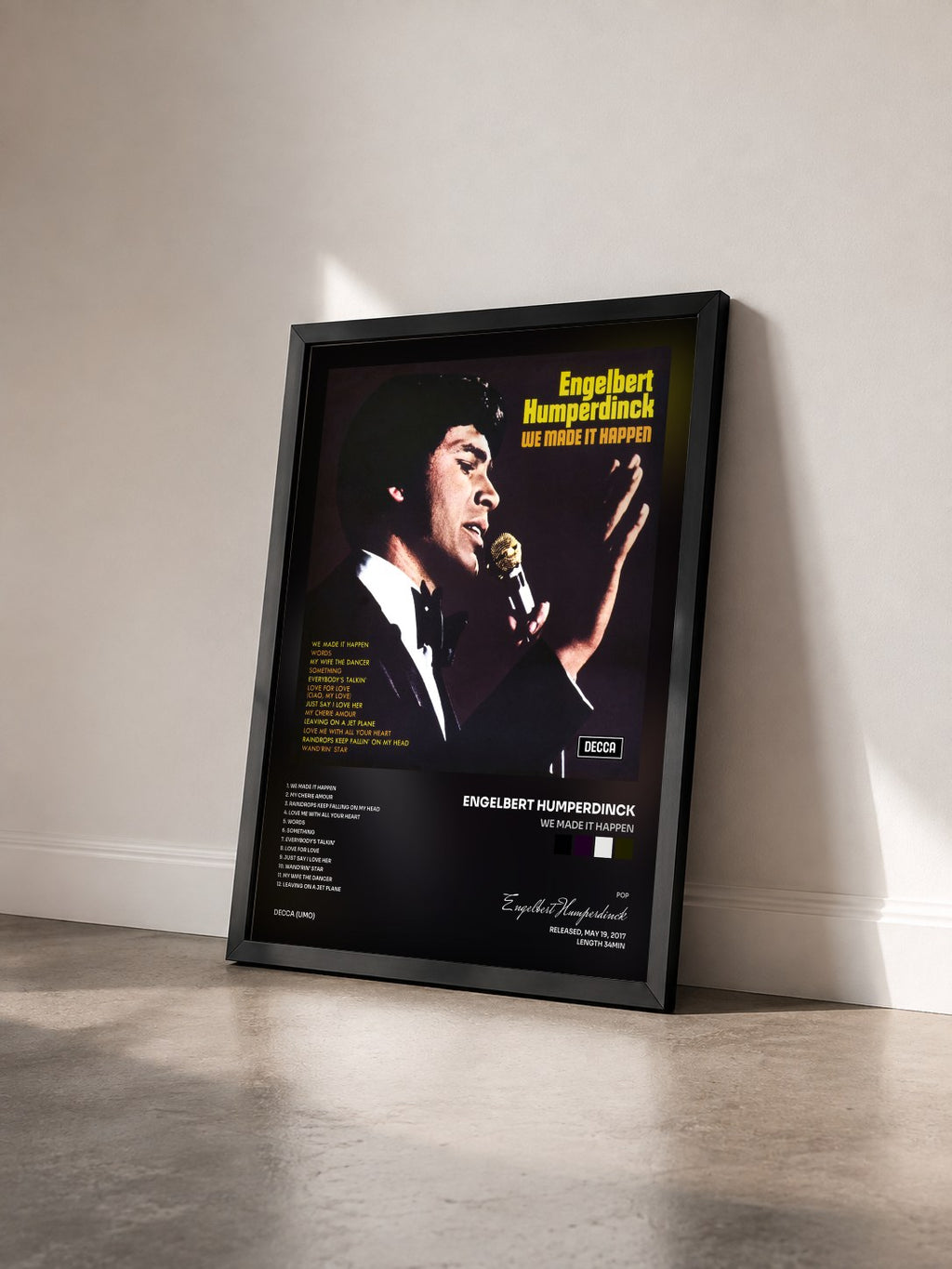 #noir Tableau de l'album We Made It Happen de Engelbert Humperdinck vu de trois quarts, cadre noir