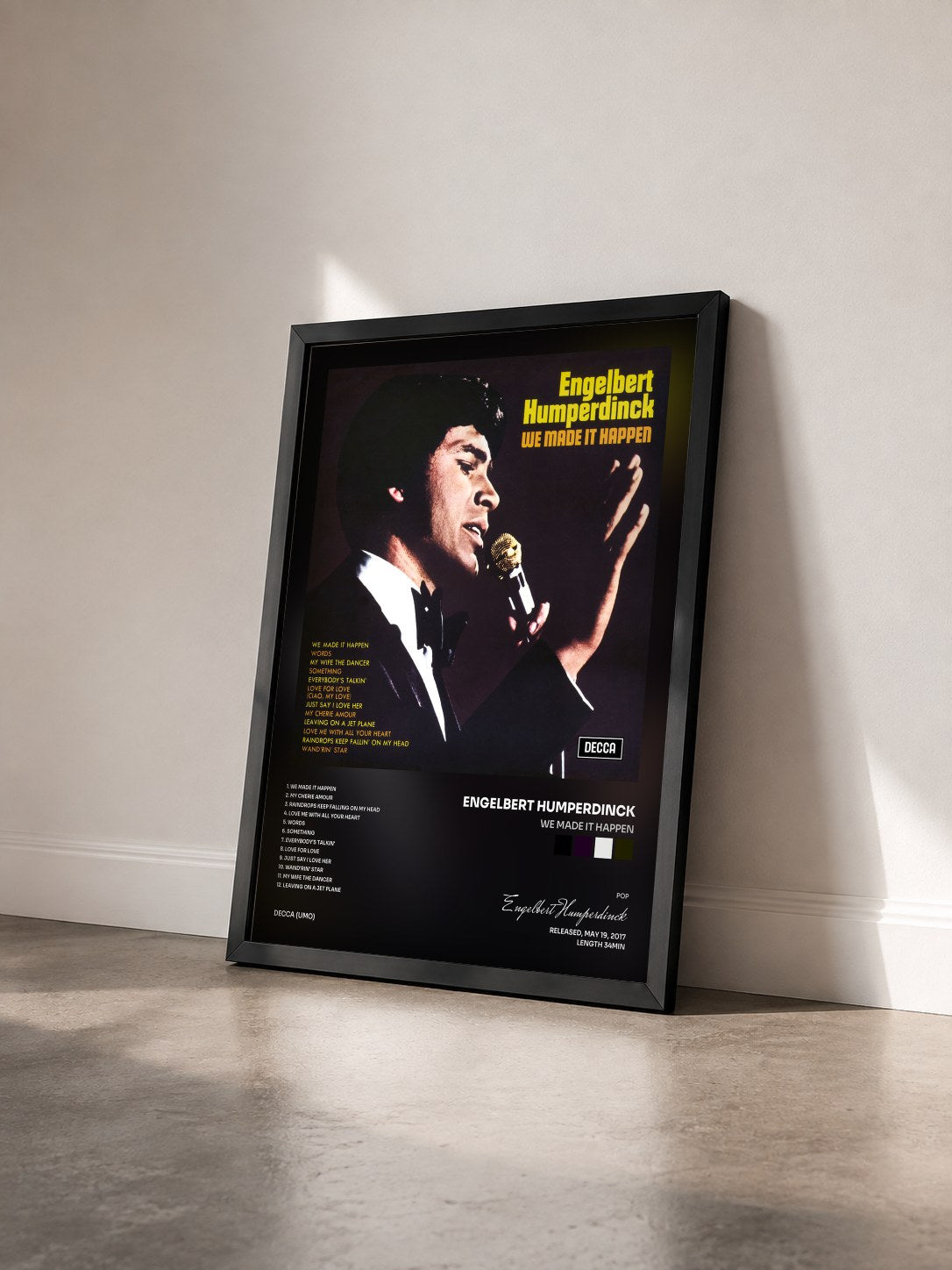 #noir Tableau de l'album We Made It Happen de Engelbert Humperdinck vu de trois quarts, cadre noir