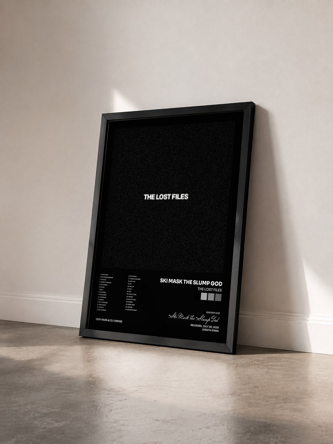#noir Tableau de l'album The Lost Files de Ski Mask the Slump God vu de trois quarts, cadre noir