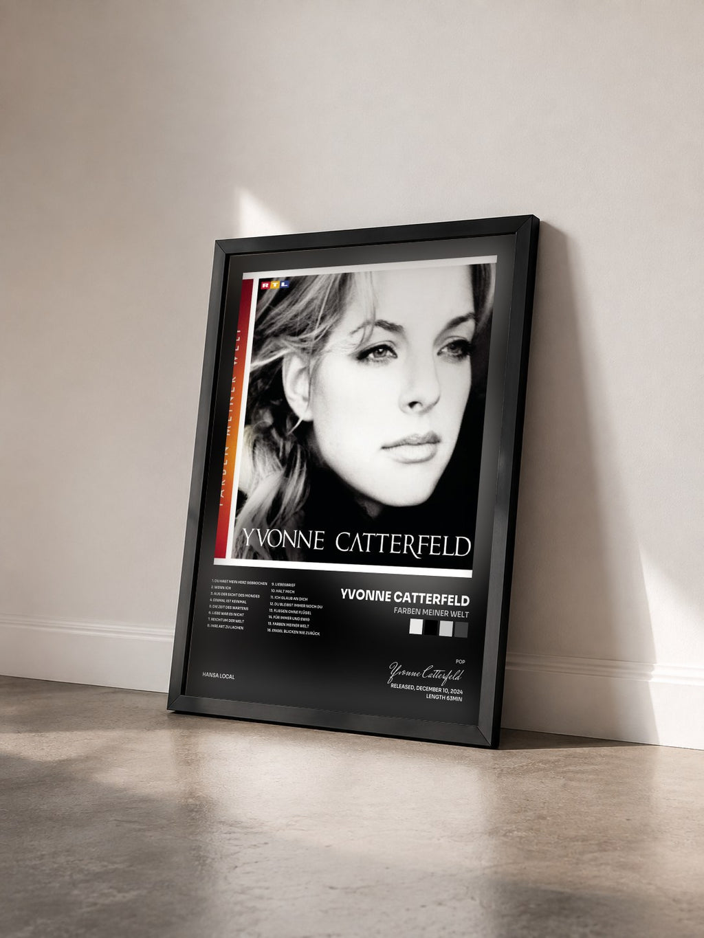 #noir Tableau de l'album Farben meiner Welt de Yvonne Catterfeld vu de trois quarts, cadre noir