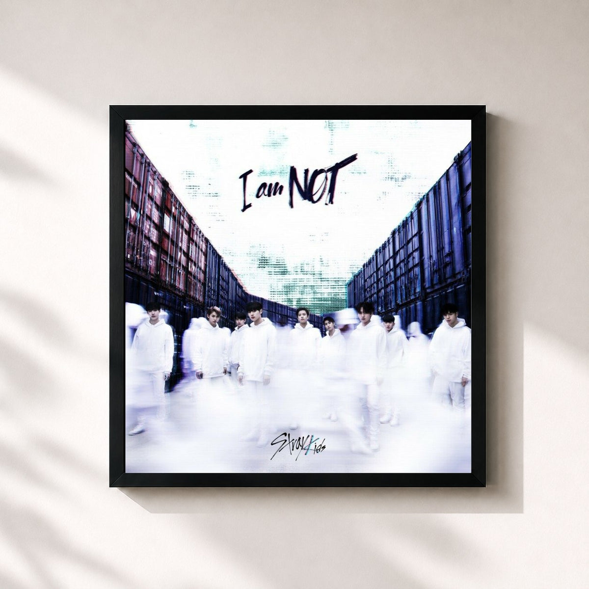 #noir Tableau carré de l'album I am NOT de Stray Kids, cadre noir 32x32 cm