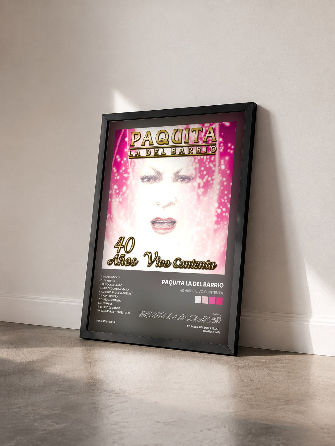 #noir Tableau de l'album 40 Años Vivo Contenta de PAQUITA LA DEL BARRIO vu de trois quarts, cadre noir