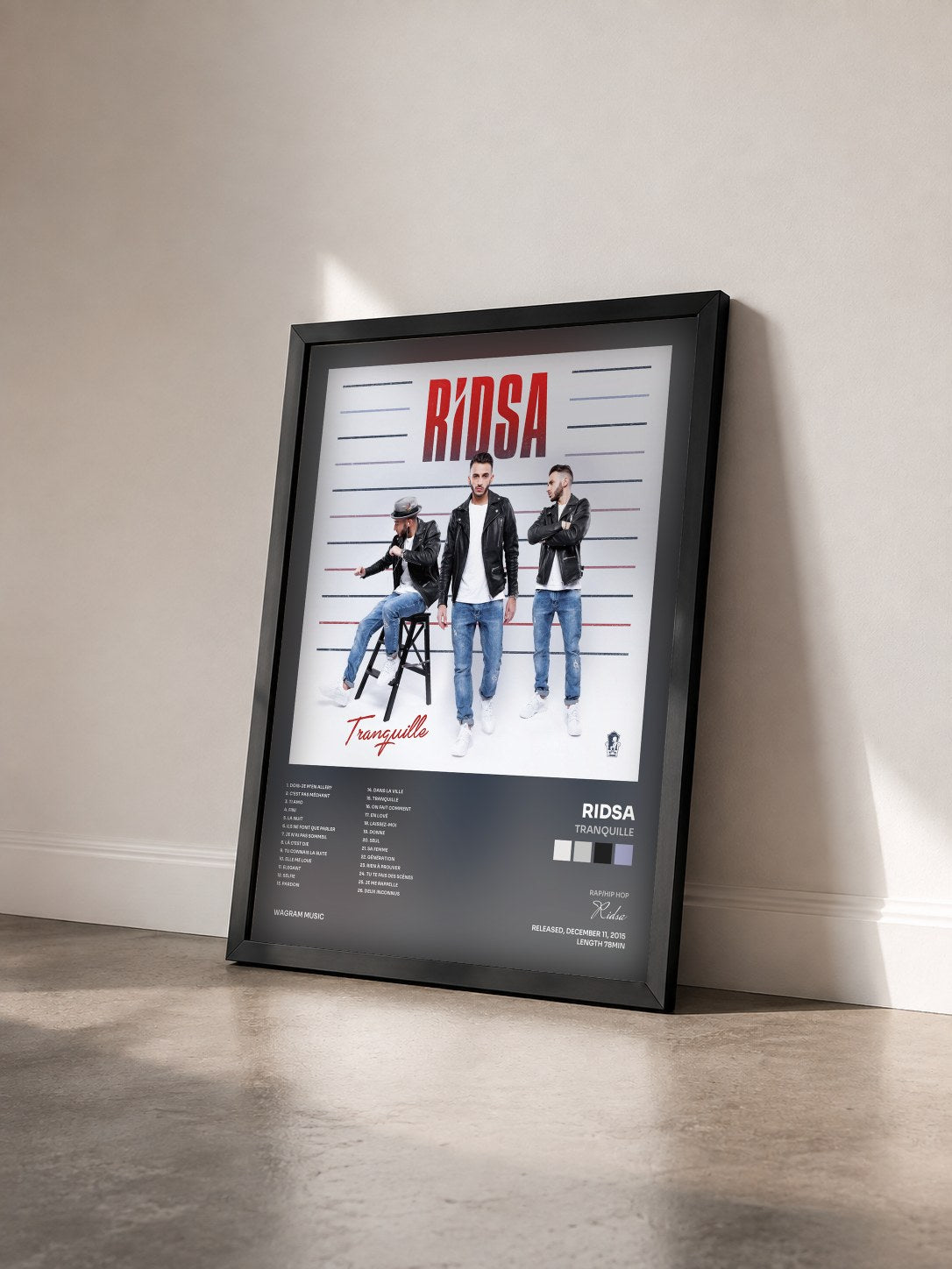 #noir Tableau de l'album Tranquille de Ridsa vu de trois quarts, cadre noir