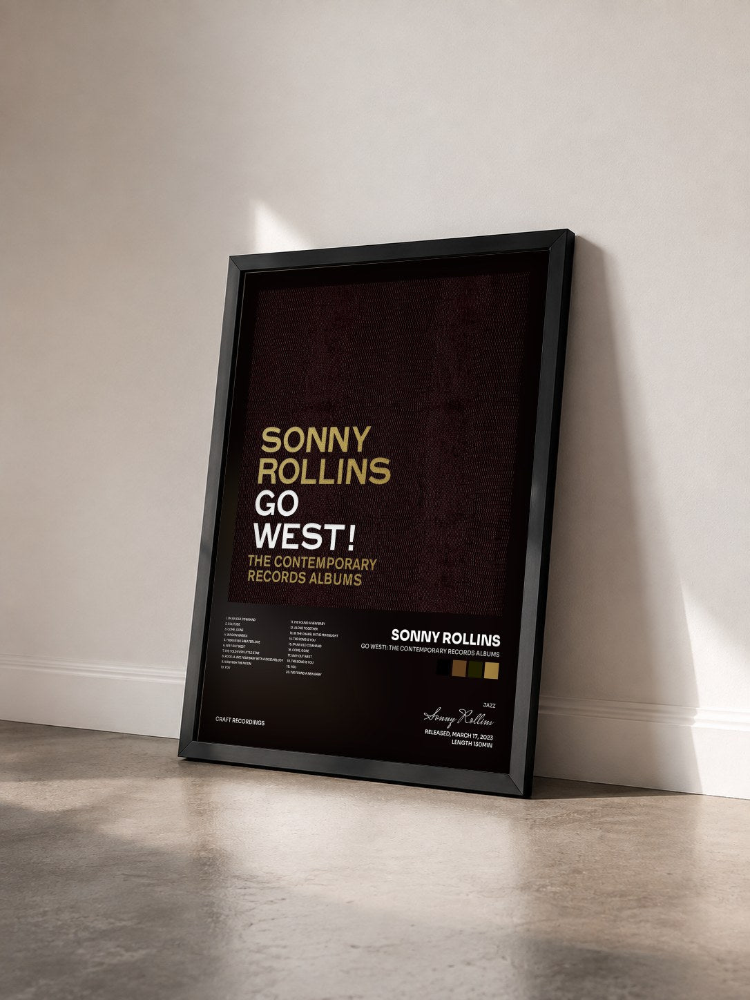 #noir Tableau de l'album Go West!: The Contemporary Records Albums de Sonny Rollins vu de trois quarts, cadre noir