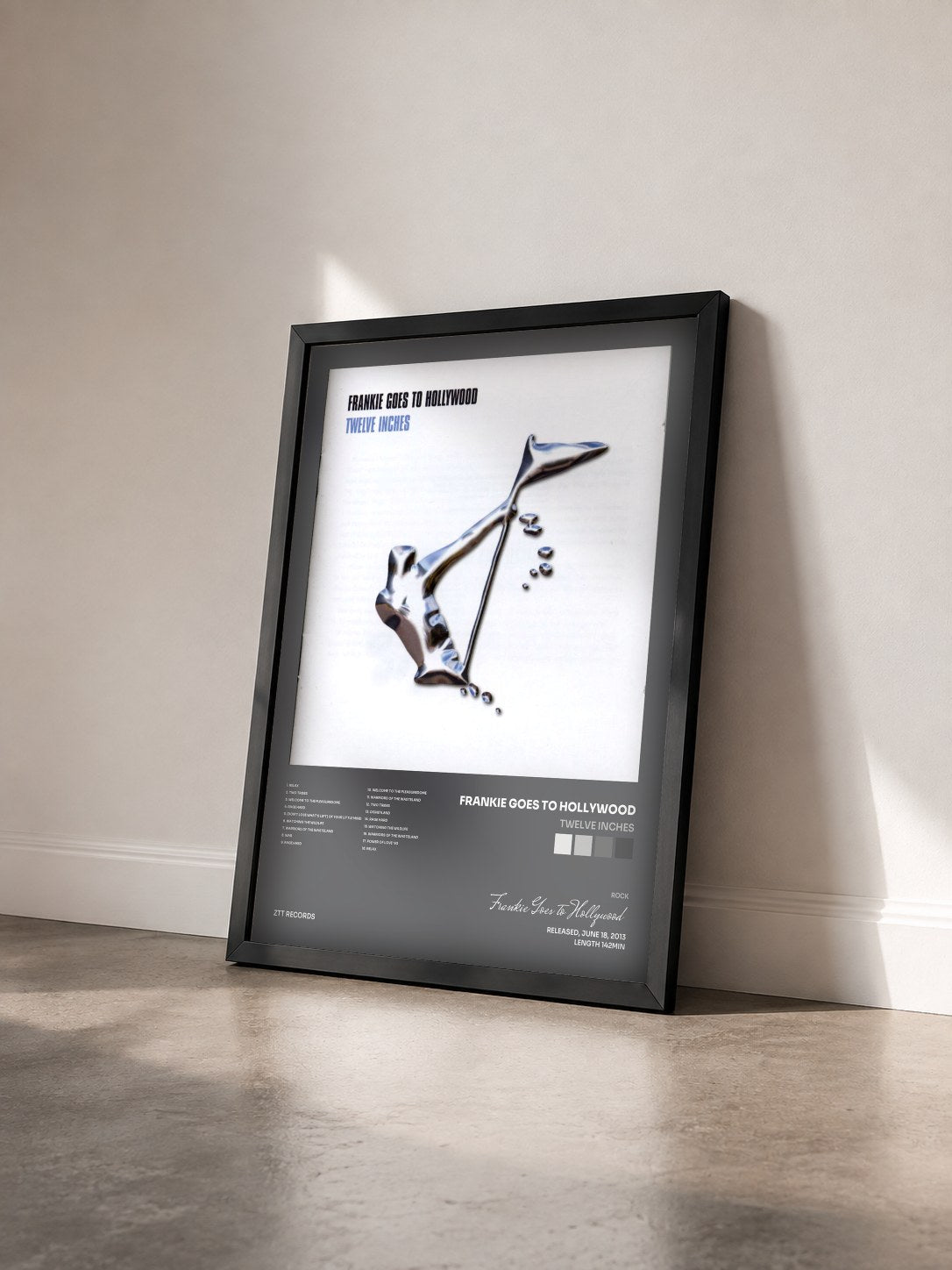 #noir Tableau de l'album Twelve Inches de Frankie Goes to Hollywood vu de trois quarts, cadre noir