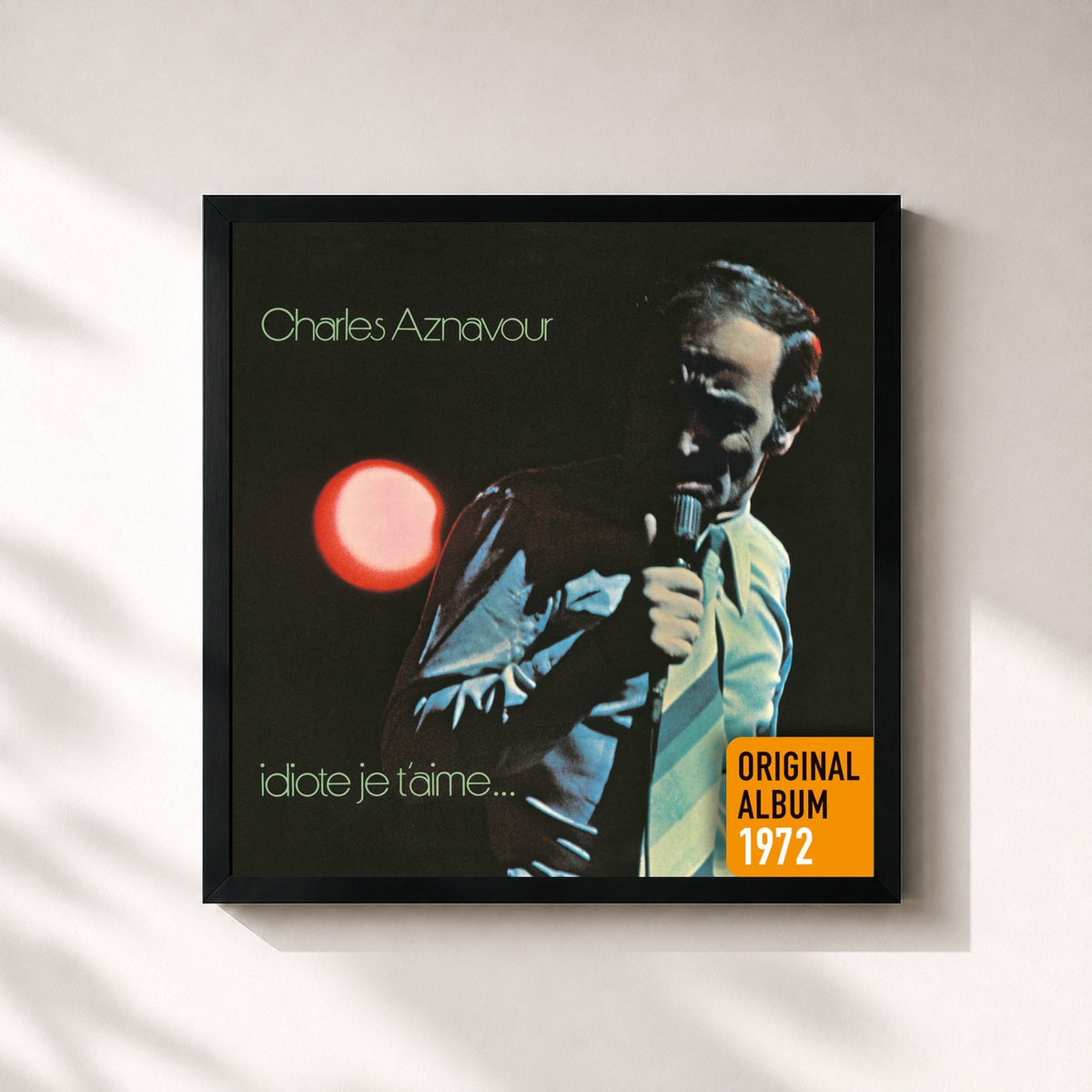 #noir Tableau carré de l'album Idiote je t'aime... (Remastered 2014) de Charles Aznavour, cadre noir 32x32 cm