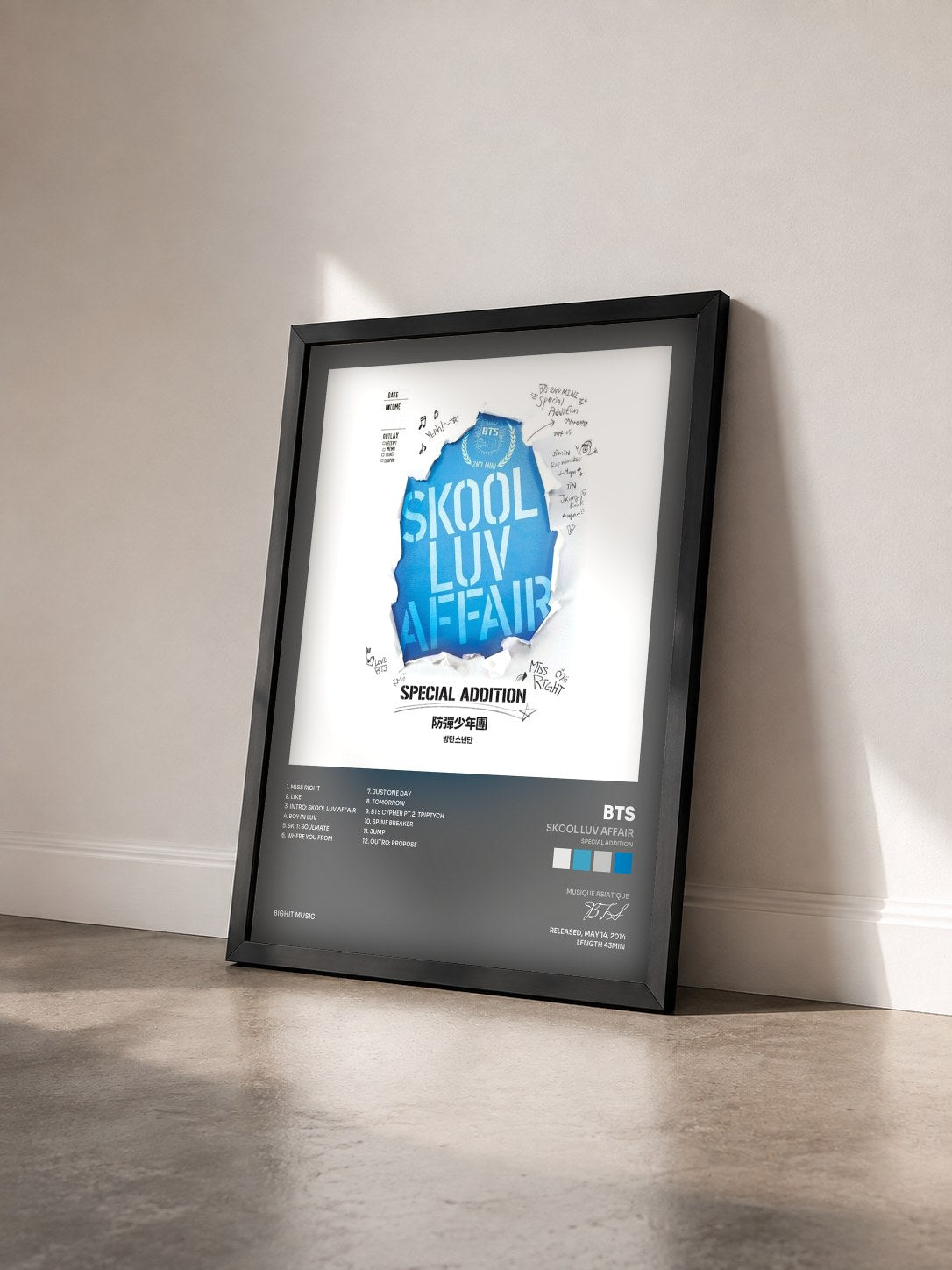 #noir Tableau de l'album Skool Luv Affair (Special Addition) de BTS vu de trois quarts, cadre noir