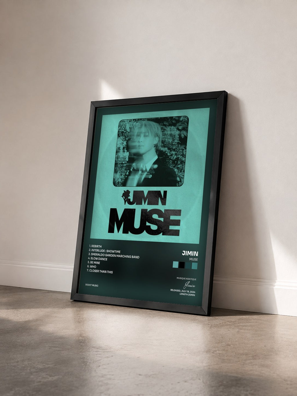 #noir Tableau de l'album MUSE de Jimin vu de trois quarts, cadre noir