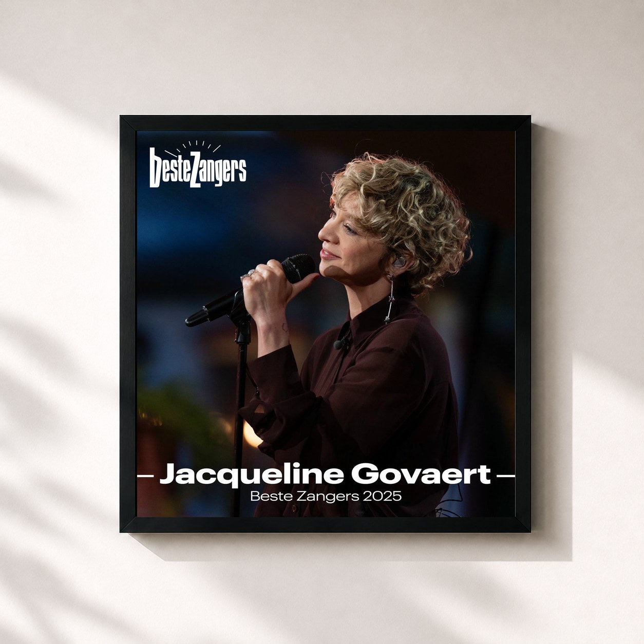 #noir Tableau carré de l'album Beste Zangers 2025 (Jacqueline Govaert) de Jacqueline Govaert, cadre noir 32x32 cm