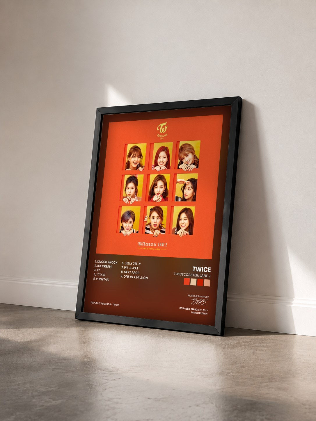 #noir Tableau de l'album Twicecoaster: Lane 2 de TWICE vu de trois quarts, cadre noir