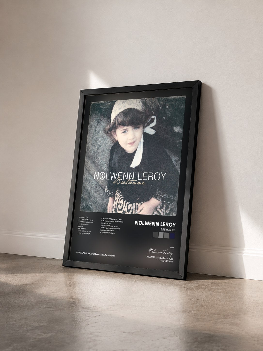 #noir Tableau de l'album Bretonne de Nolwenn Leroy vu de trois quarts, cadre noir