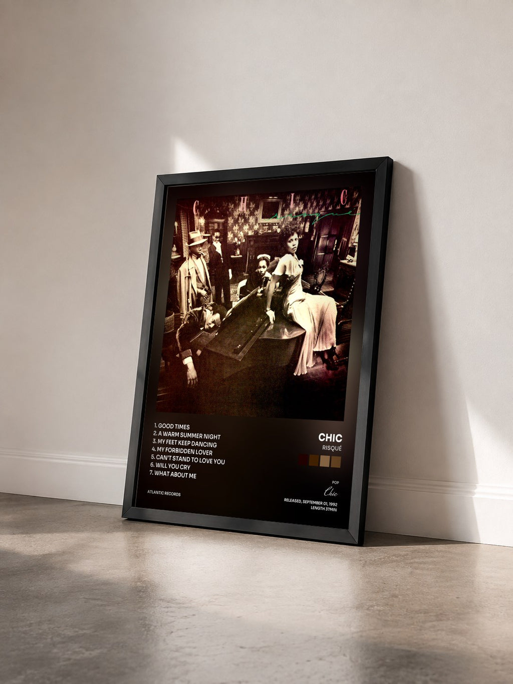 #noir Tableau de l'album Risqué de Chic vu de trois quarts, cadre noir