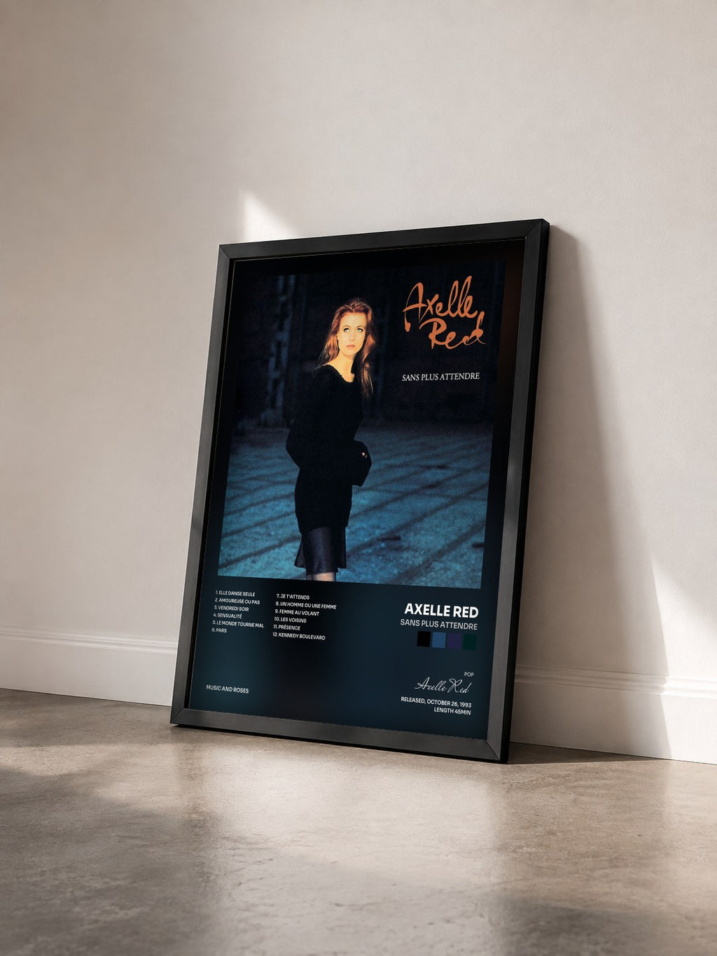#noir Tableau de l'album Sans plus attendre de Axelle Red vu de trois quarts, cadre noir