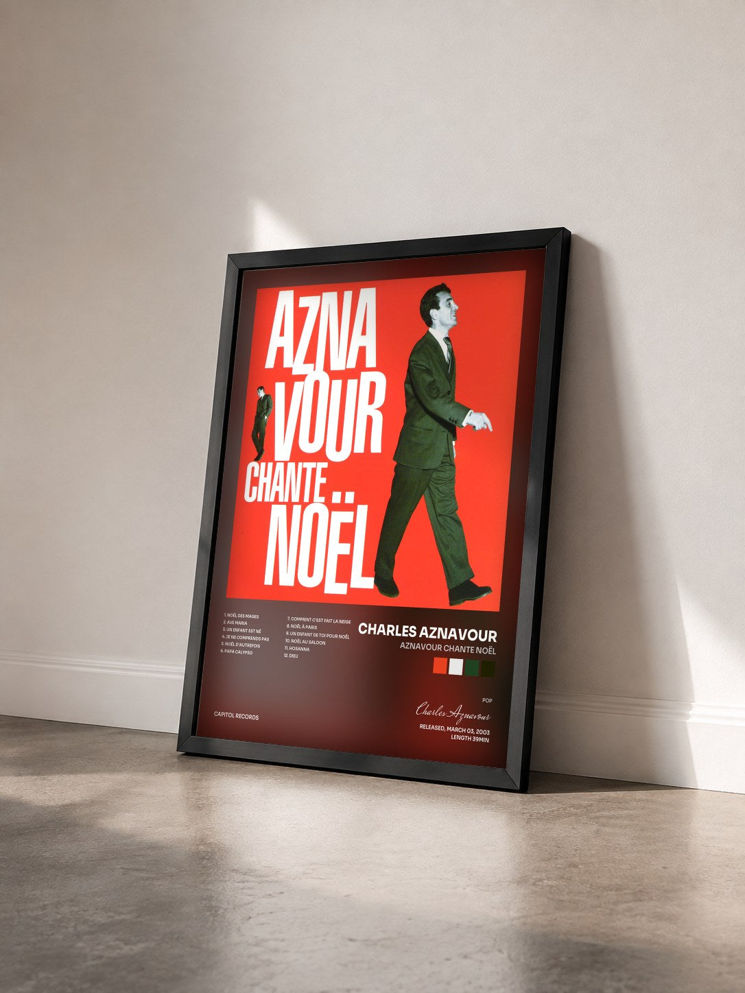 #noir Tableau de l'album Aznavour chante noël de Charles Aznavour vu de trois quarts, cadre noir