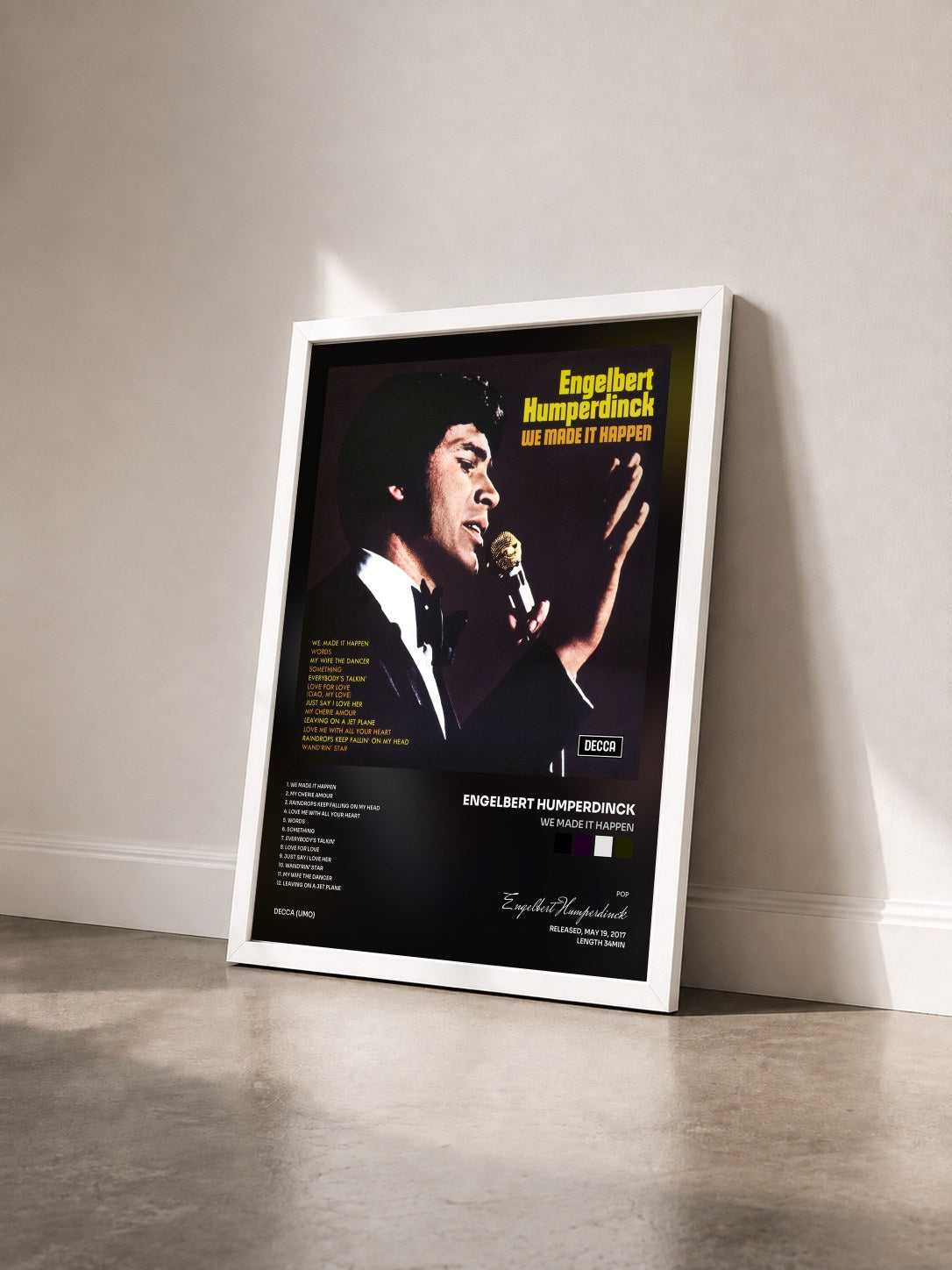 #blanc Tableau de l'album We Made It Happen de Engelbert Humperdinck vu de trois quarts, cadre blanc