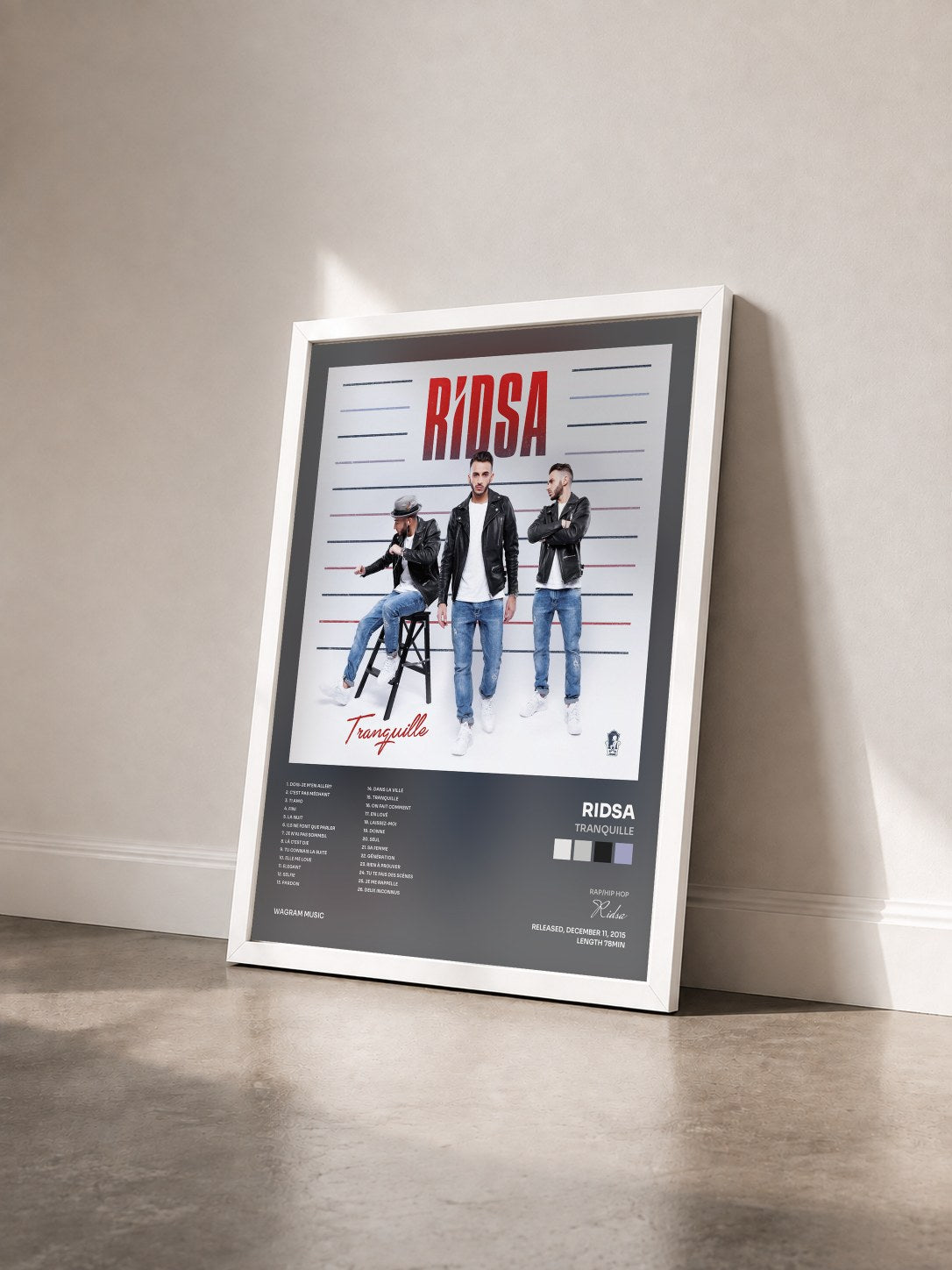 #blanc Tableau de l'album Tranquille de Ridsa vu de trois quarts, cadre blanc
