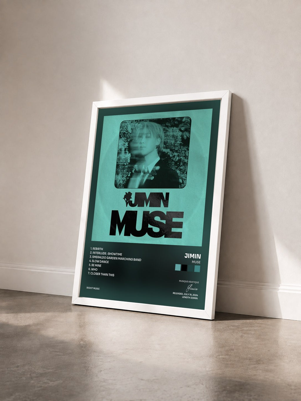 #blanc Tableau de l'album MUSE de Jimin vu de trois quarts, cadre blanc