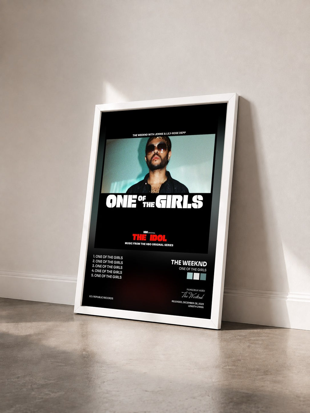 #blanc Tableau de l'album One of the Girls de The Weeknd vu de trois quarts, cadre blanc