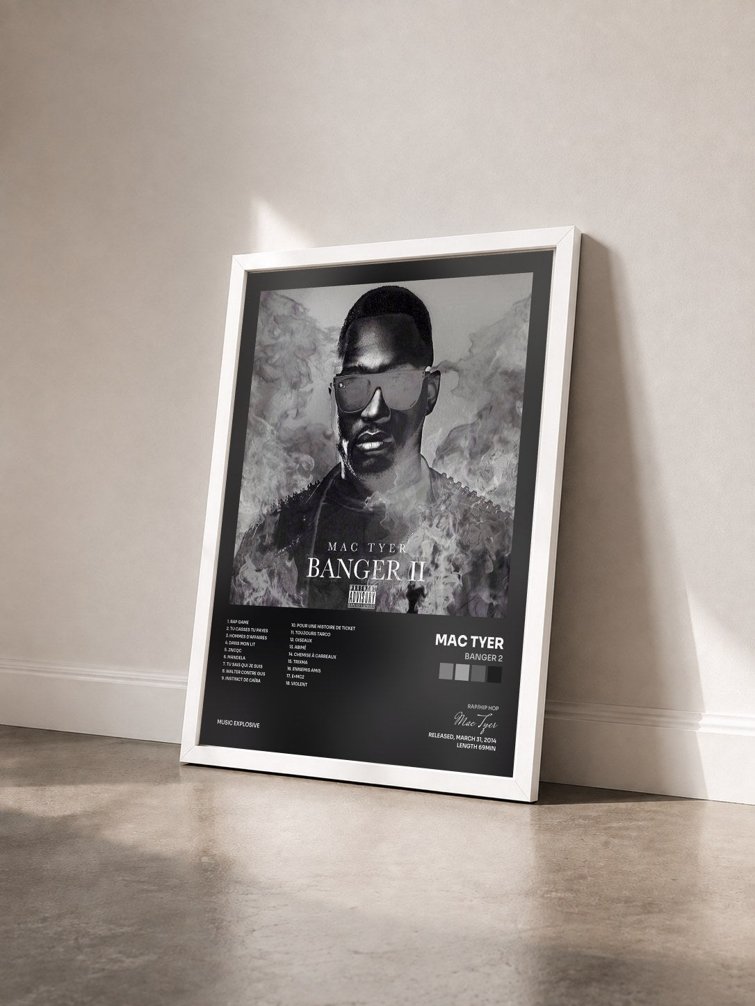 #blanc Banger 2 von Mac Tyer als gerahmter Kunstdruck von schräg gesehen, weißer Rahmen